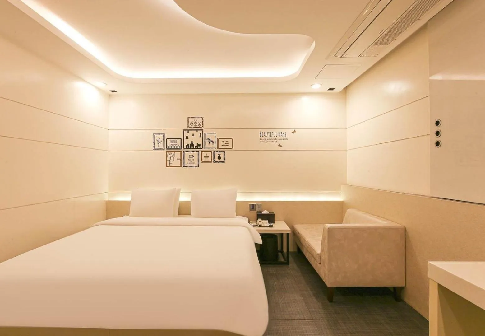 Bed in Moonbay Hotel