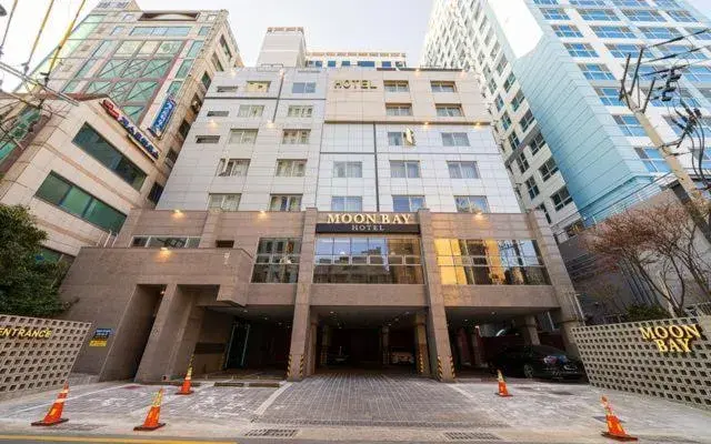 Property building in Moonbay Hotel Property building in Moonbay Hotel