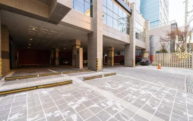 Property building in Moonbay Hotel Property building in Moonbay Hotel