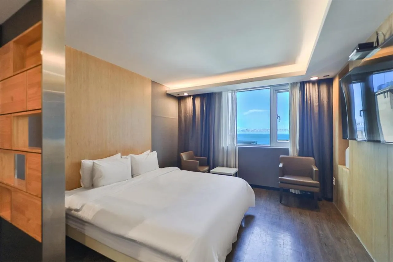 Sea view, Bed in Moonbay Hotel