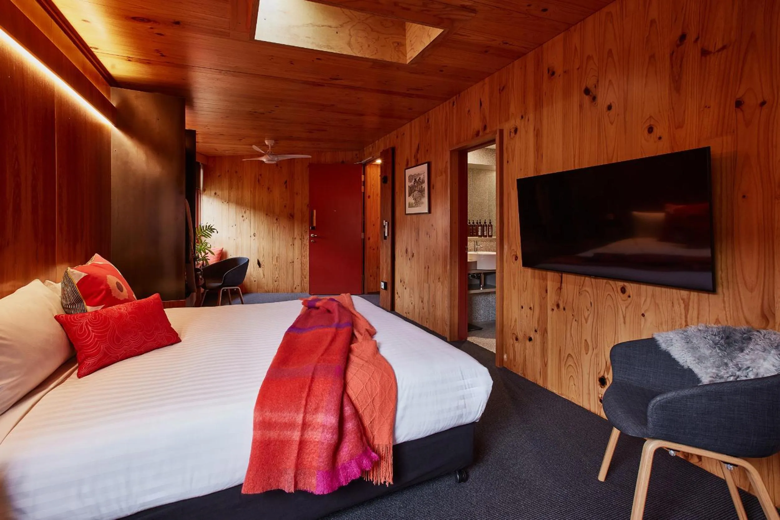Bedroom, Bed in Iron Creek Bay Estate