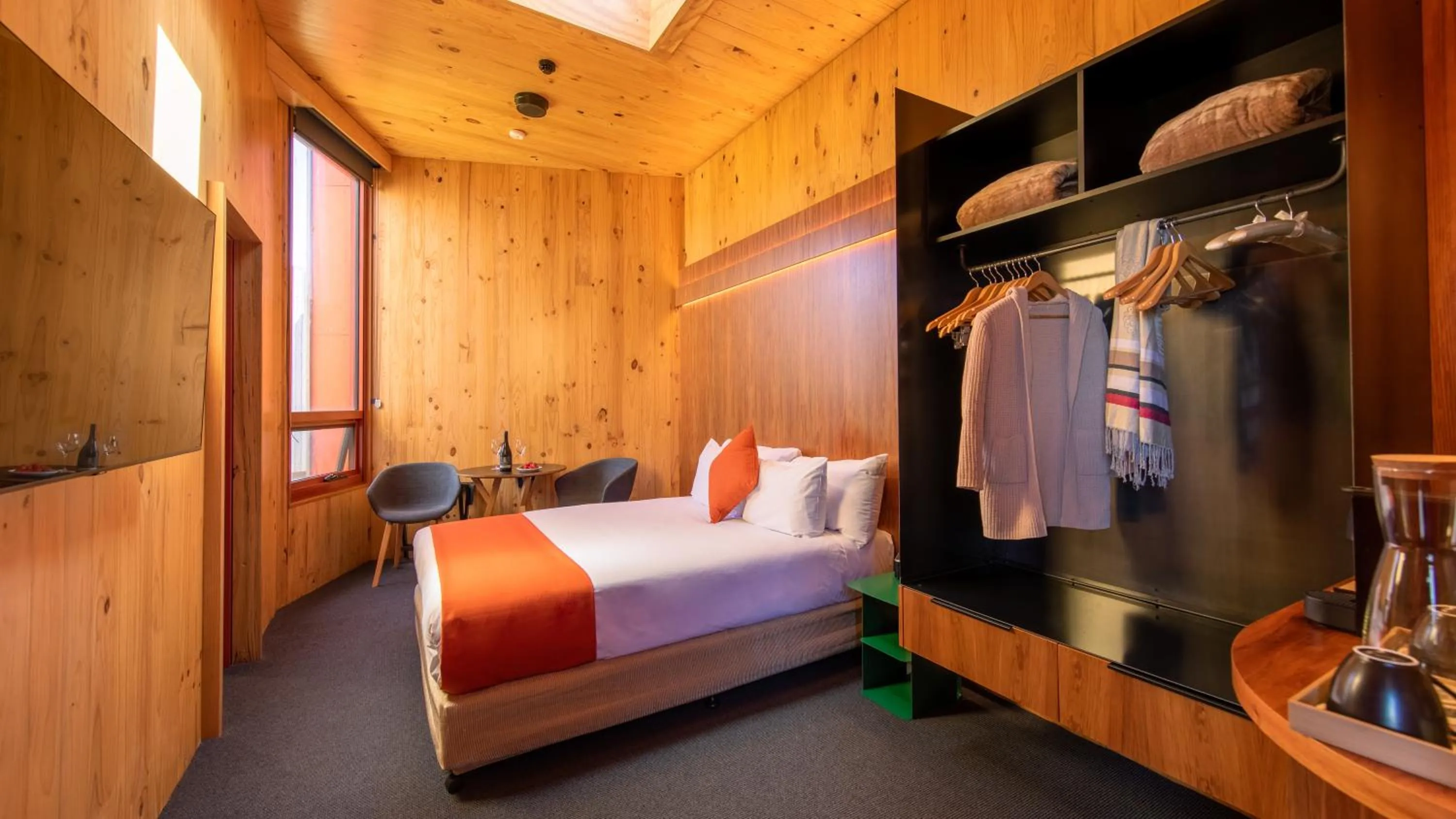 Bedroom, Bed in Iron Creek Bay Estate