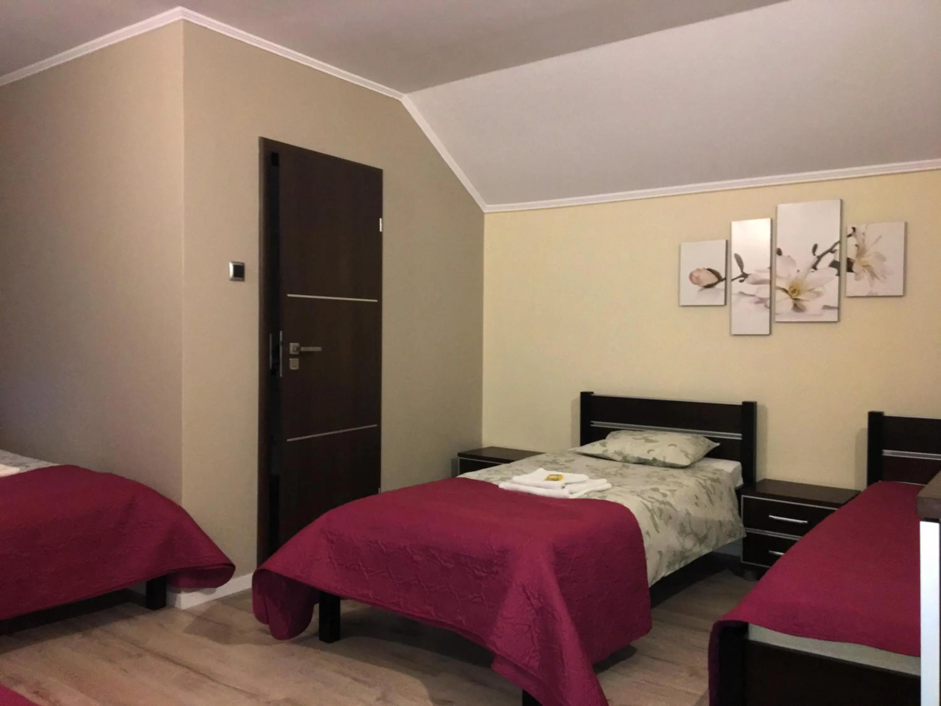 Photo of the whole room, Bed in Laura