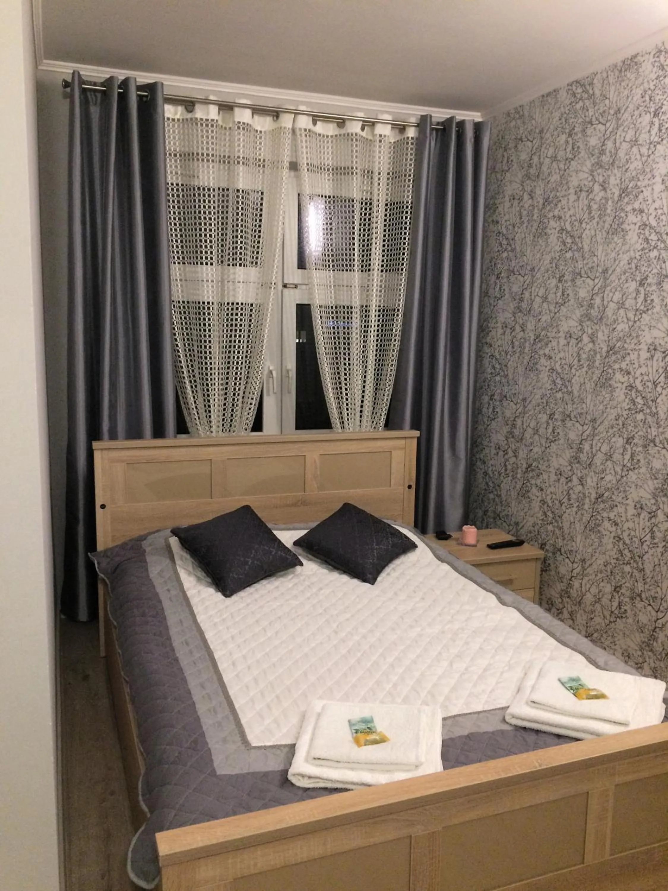 Photo of the whole room, Bed in Laura