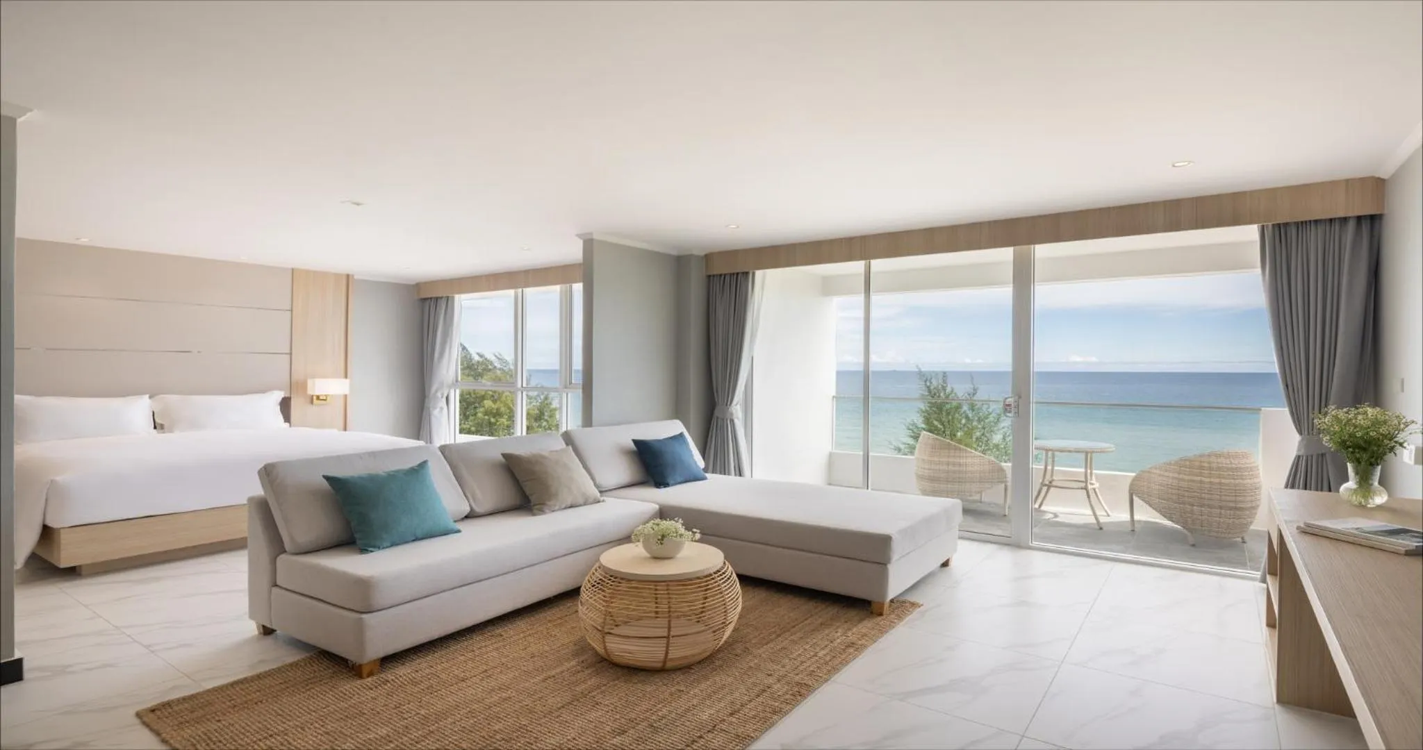 Bedroom, Bed in Eastin Resort Rayong