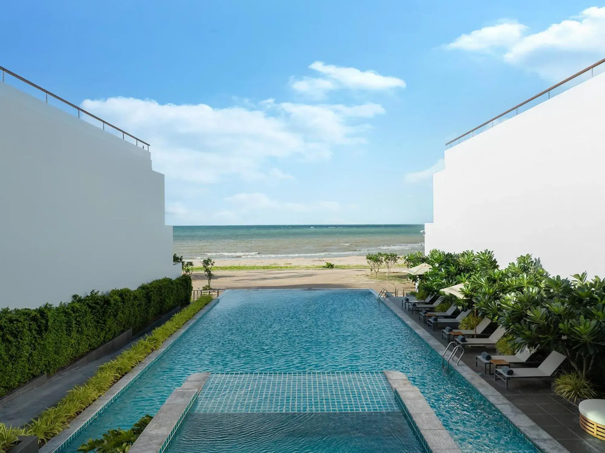 Swimming pool in Eastin Resort Rayong Swimming pool in Eastin Resort Rayong
