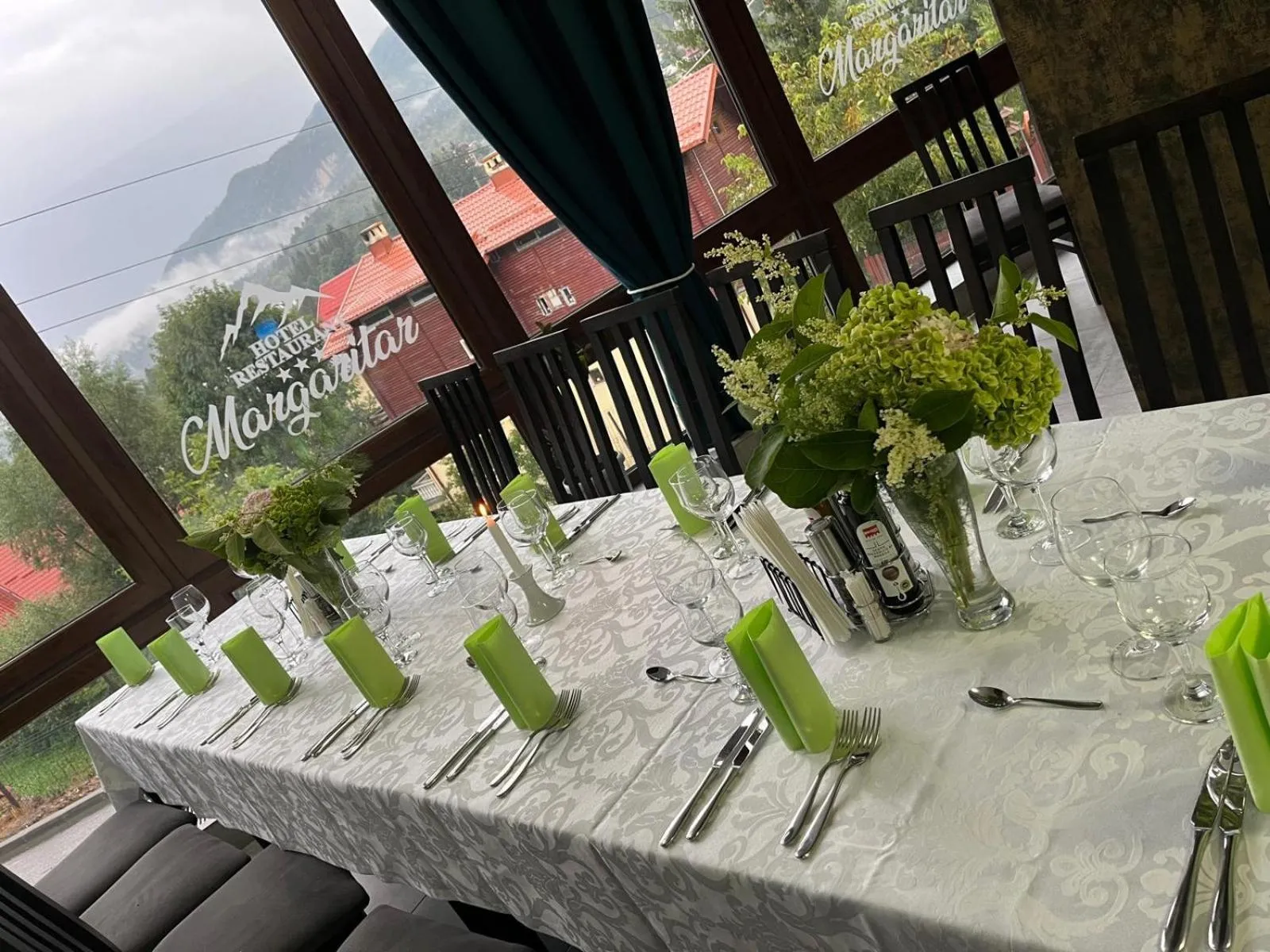Restaurant/places to eat in Hotel Margaritar