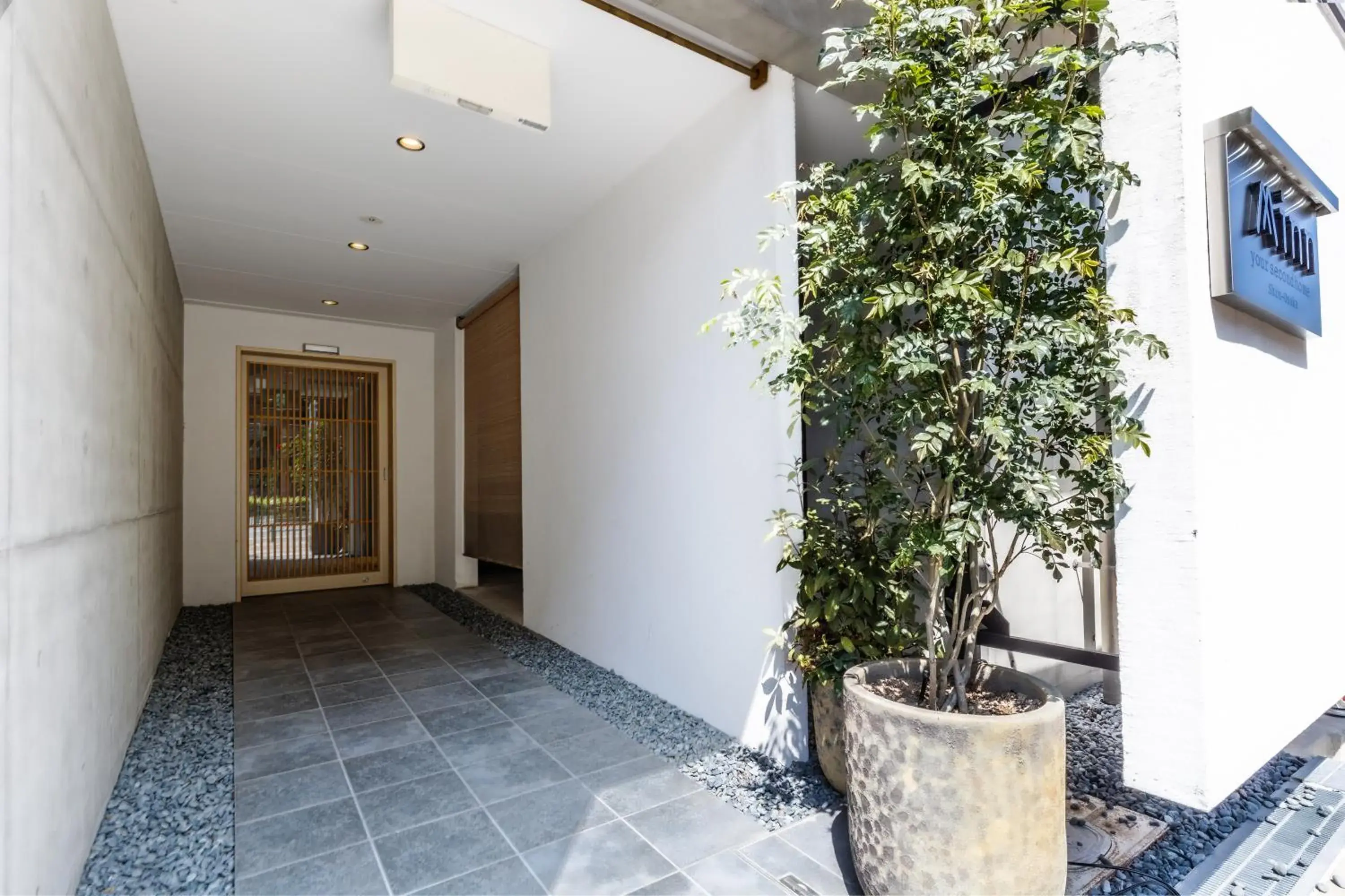 Facade/entrance in Minn Shin-Osaka Facade/entrance in Minn Shin-Osaka