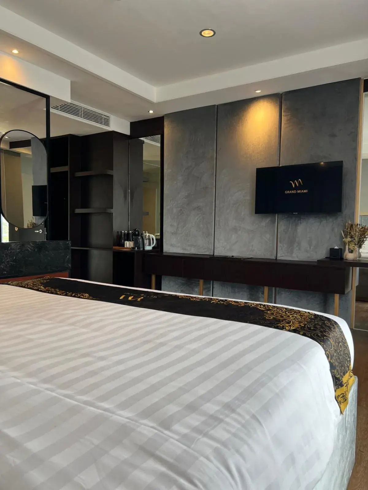 Bed in Grand Miami Hotel Bed in Grand Miami Hotel