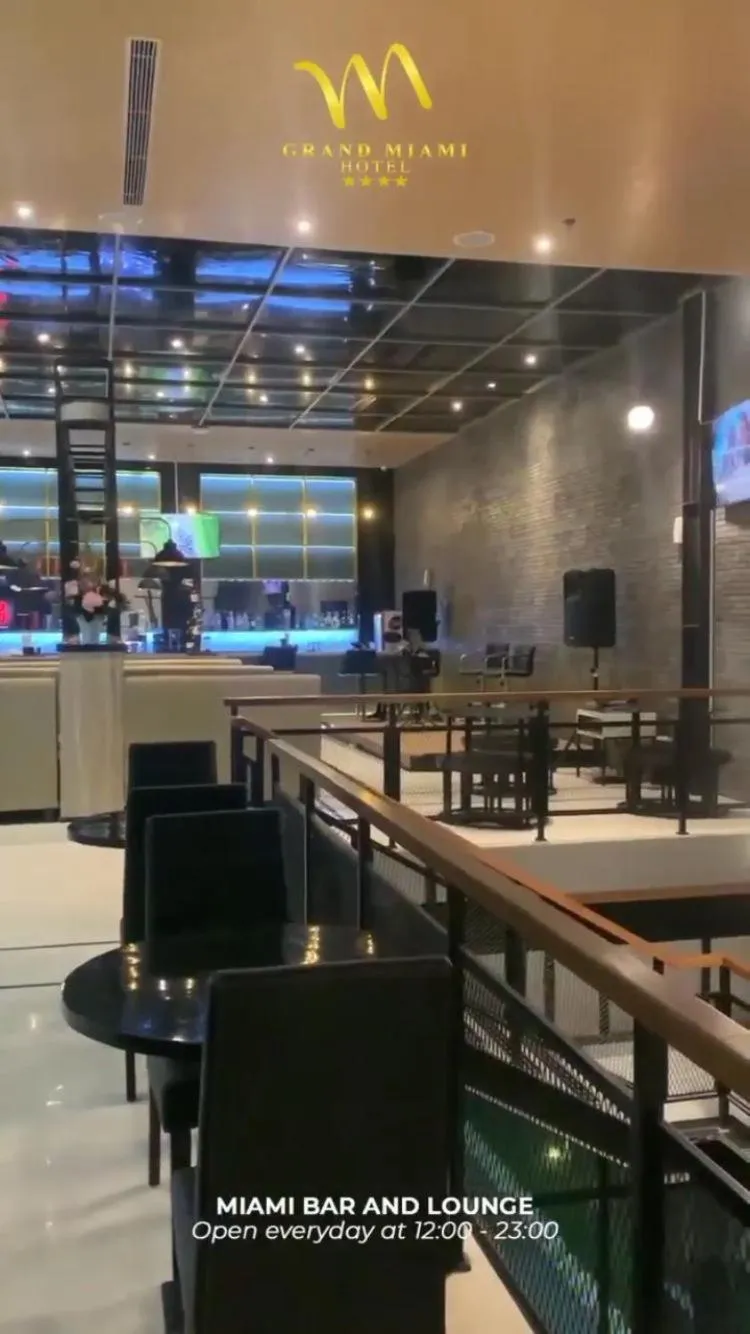 Restaurant/places to eat in Grand Miami Hotel