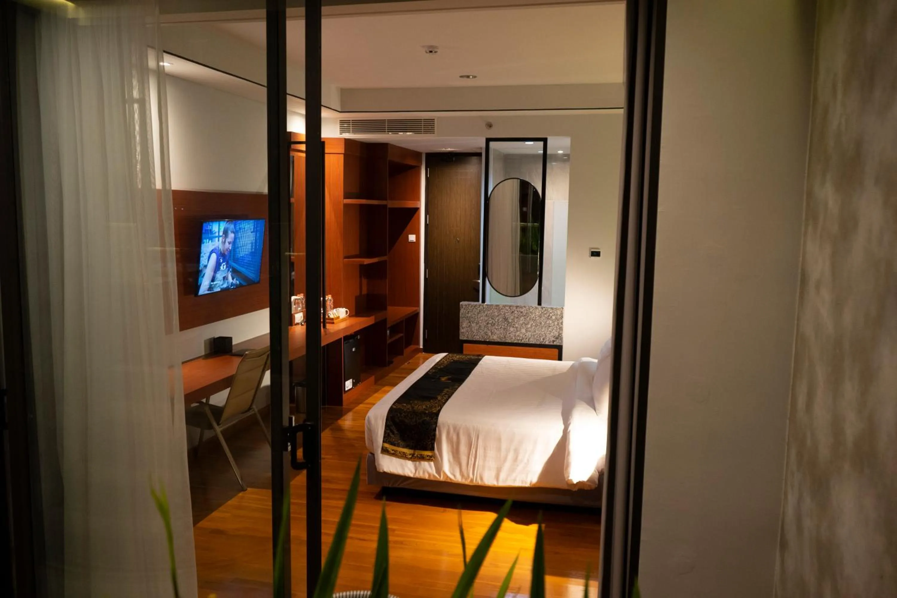 Bedroom, Bed in Grand Miami Hotel