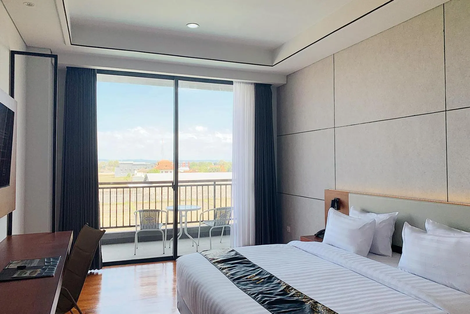 Bed in Grand Miami Hotel