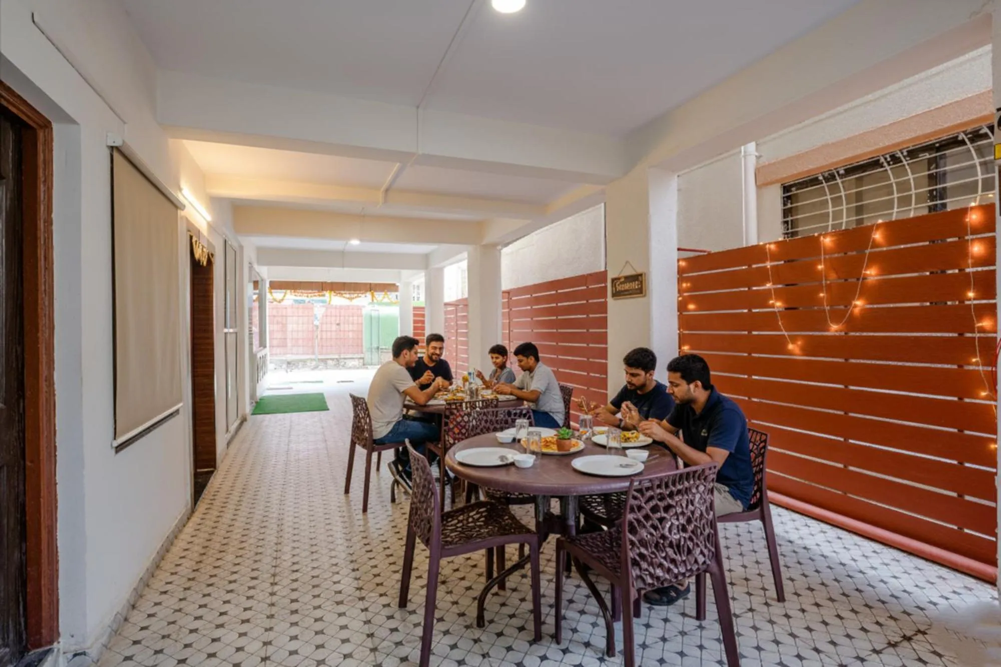 Restaurant/places to eat in Via Royal Inn NS - Taluka