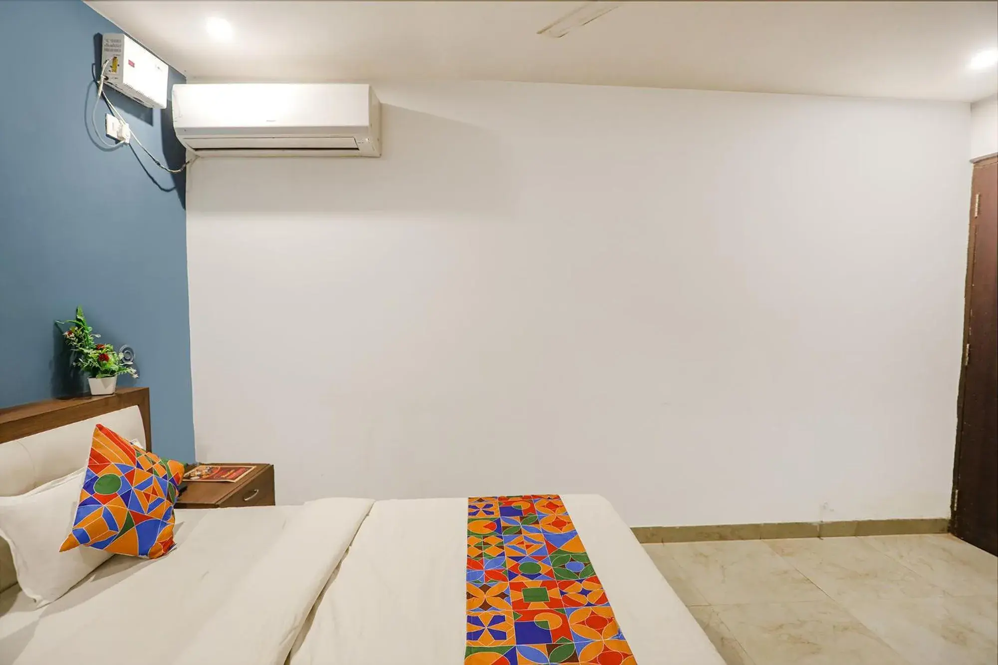 Bed in Via Usha Continental Bed in Via Usha Continental