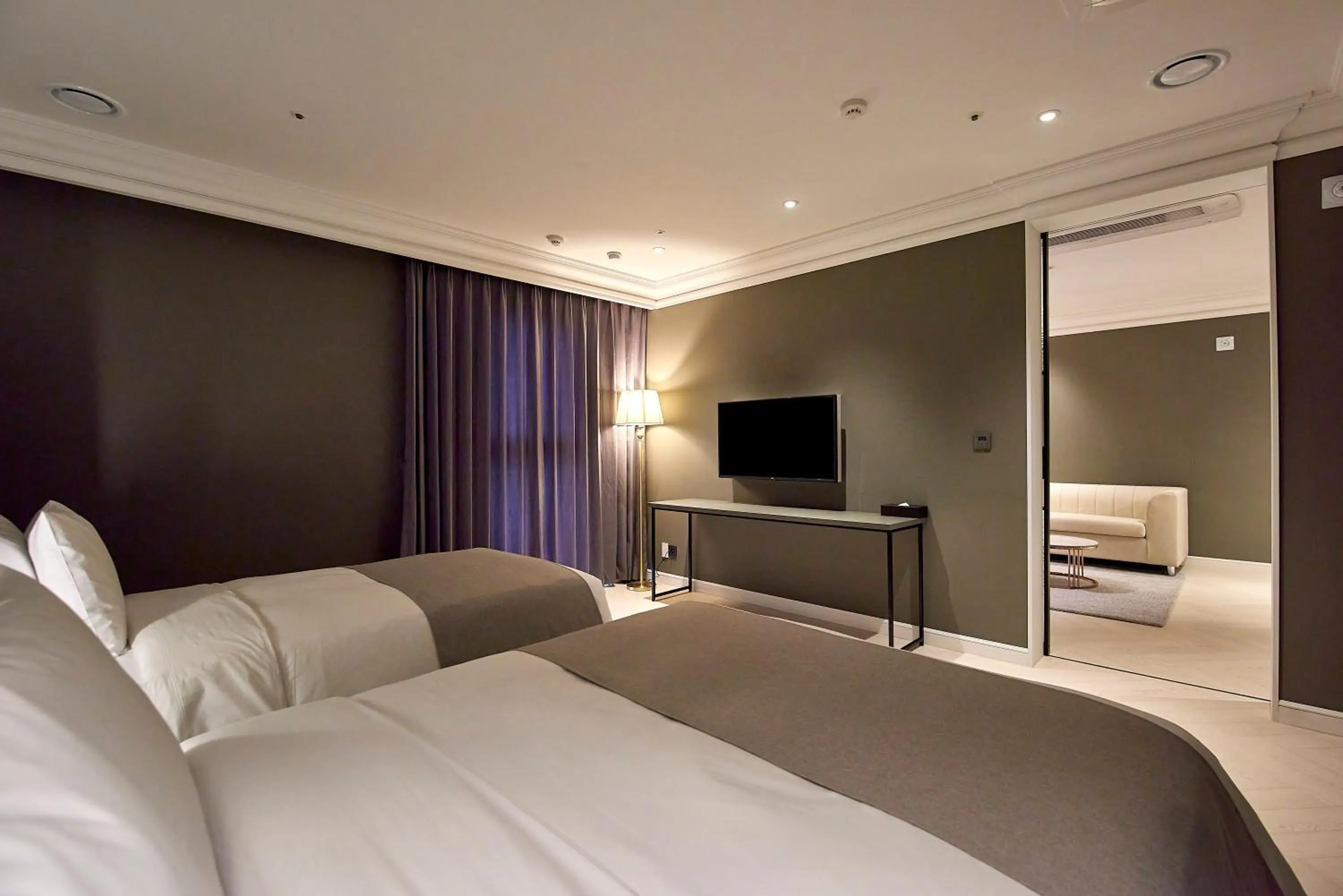 Bed in Busan City Hotel