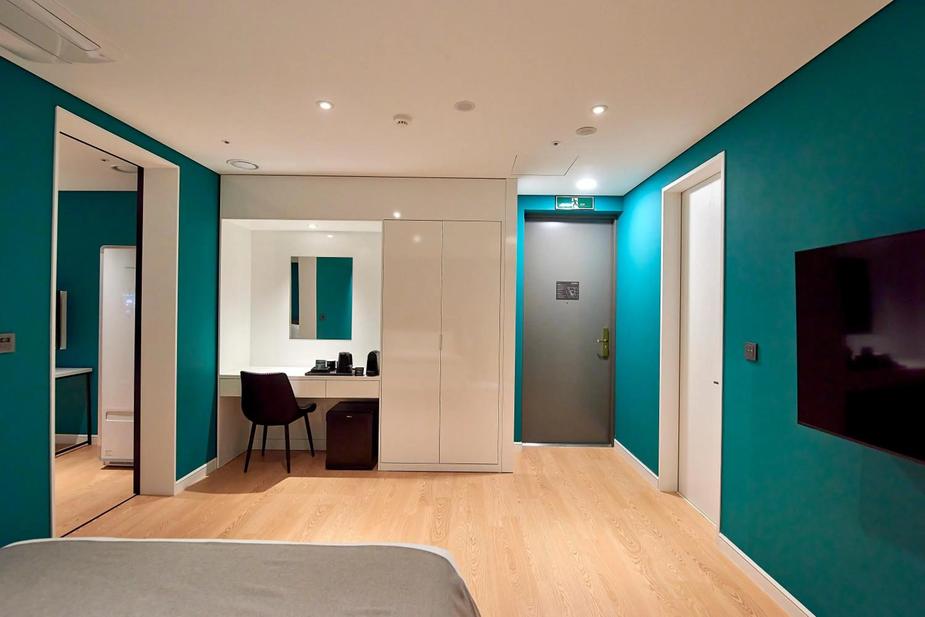 Photo of the whole room, Bed in Busan City Hotel