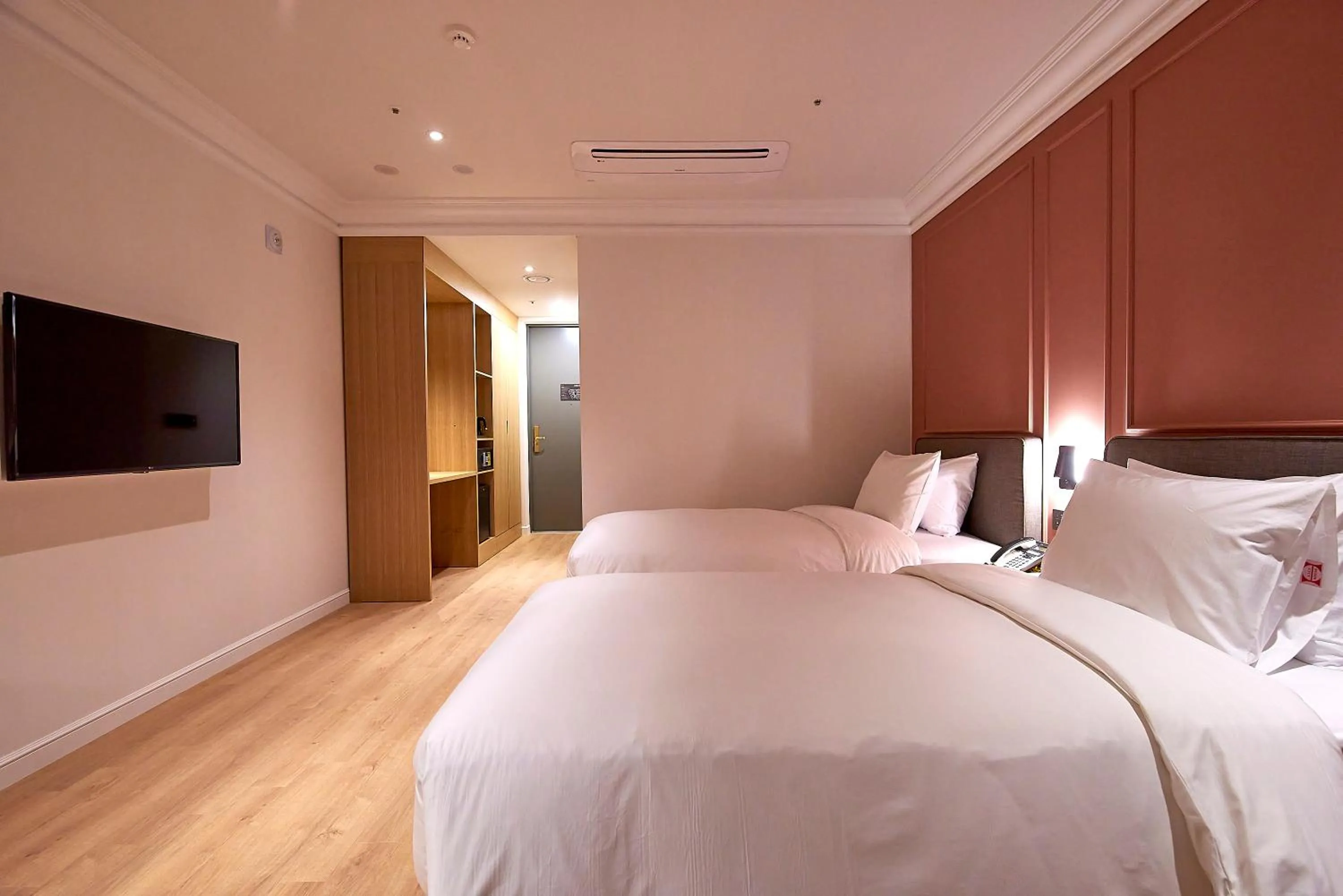 Bed in Busan City Hotel