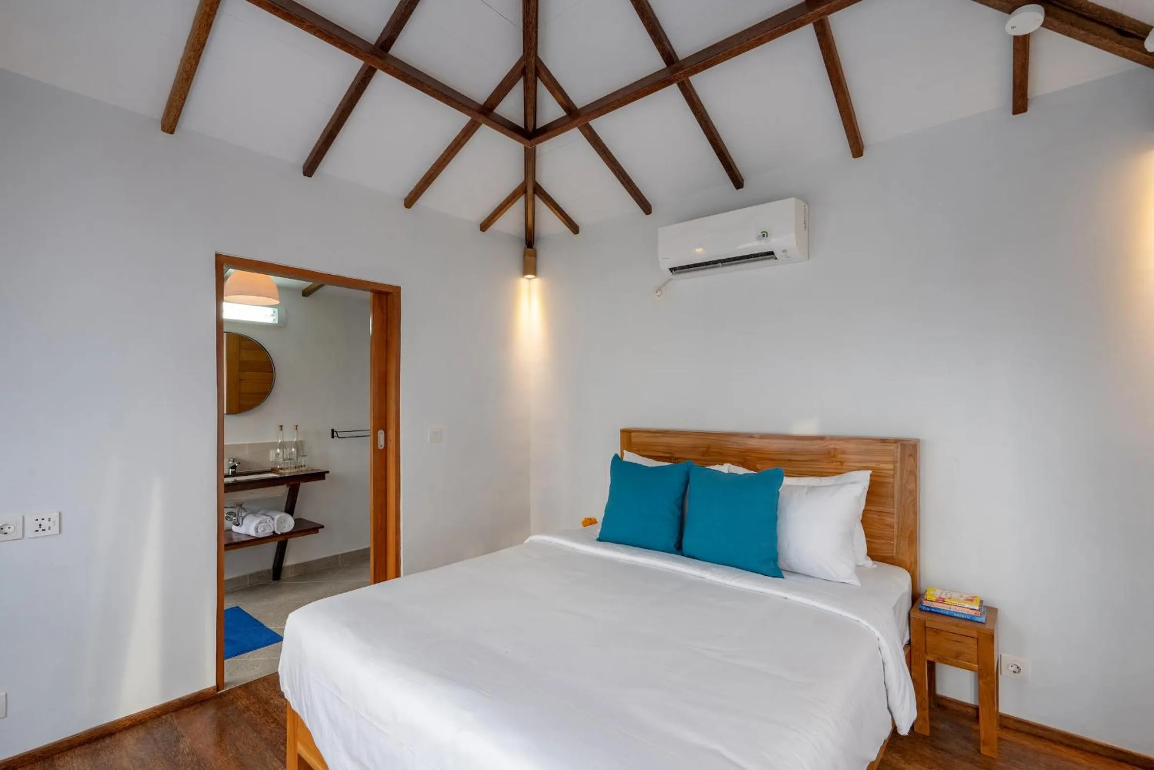 Bedroom, Bed in Indigo Blue Ceningan