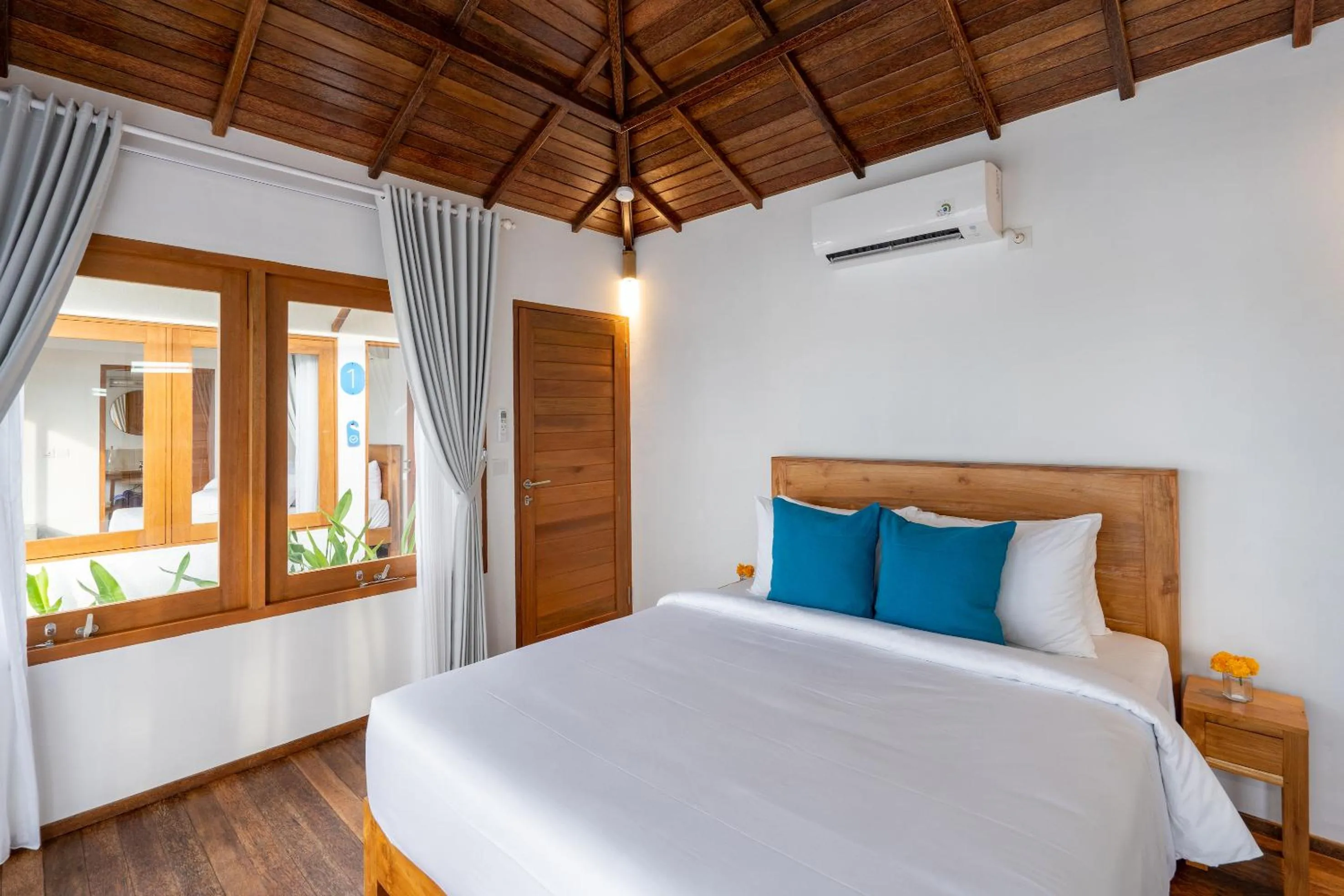 Bed in Indigo Blue Ceningan