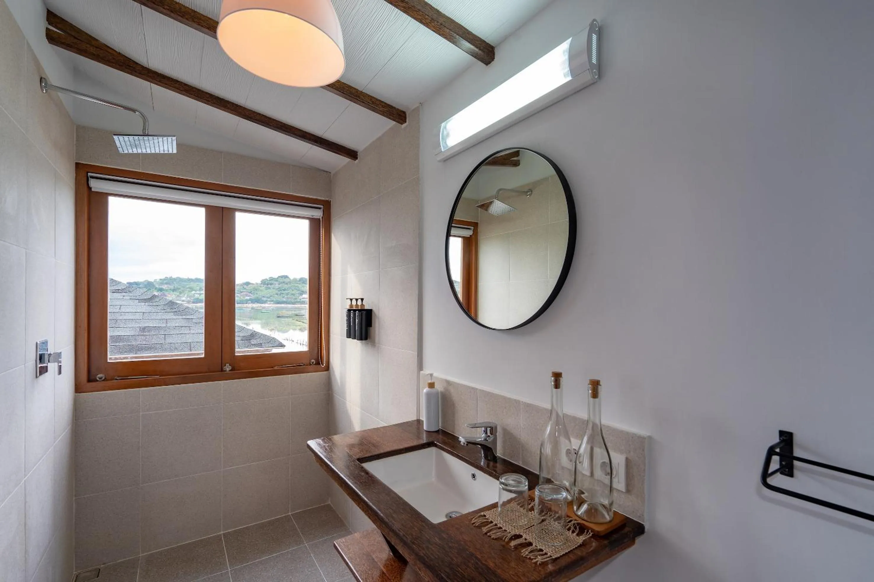 Bathroom in Indigo Blue Ceningan