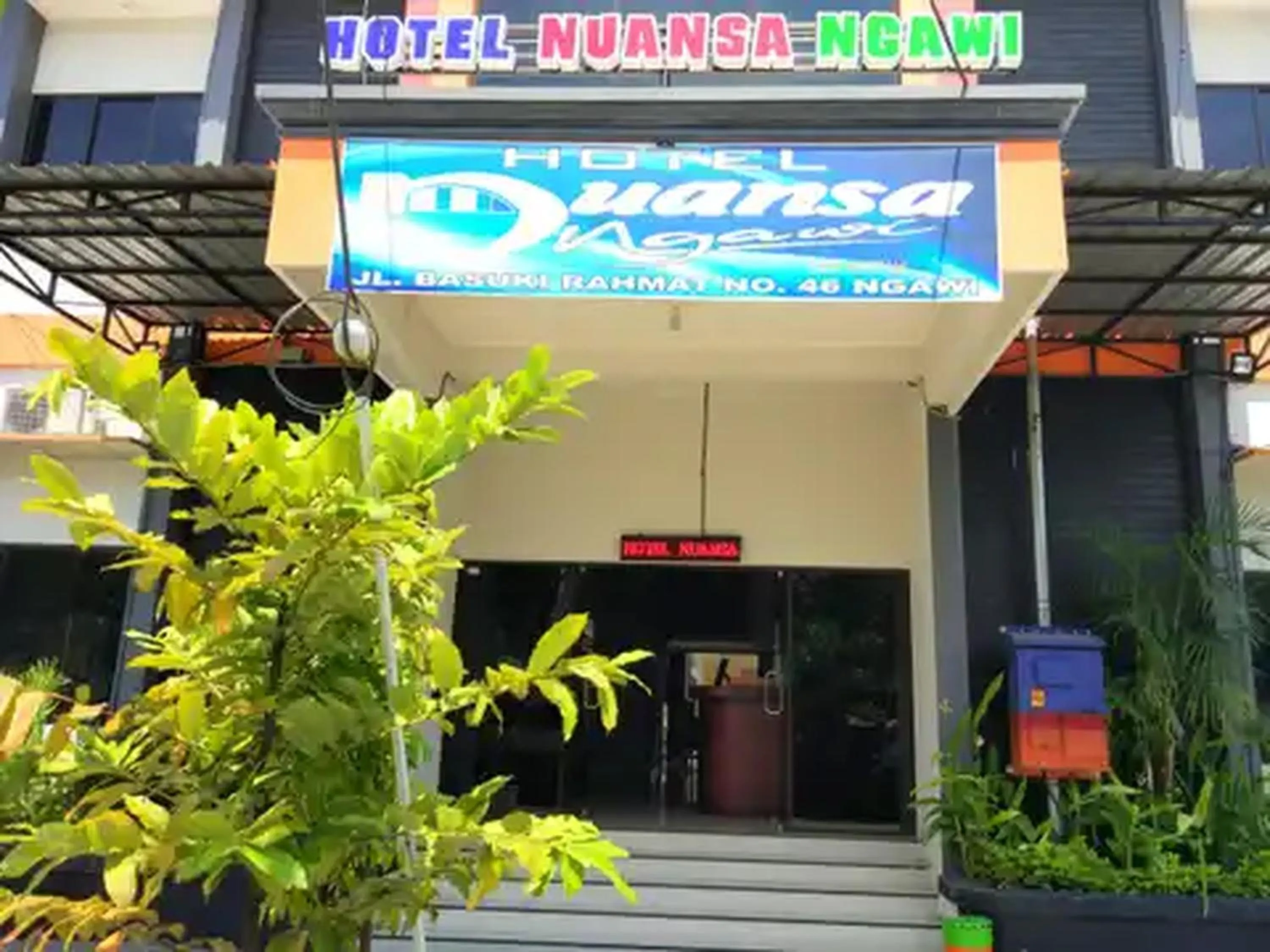 Facade/entrance in RedDoorz at Hotel Nuansa Ngawi
