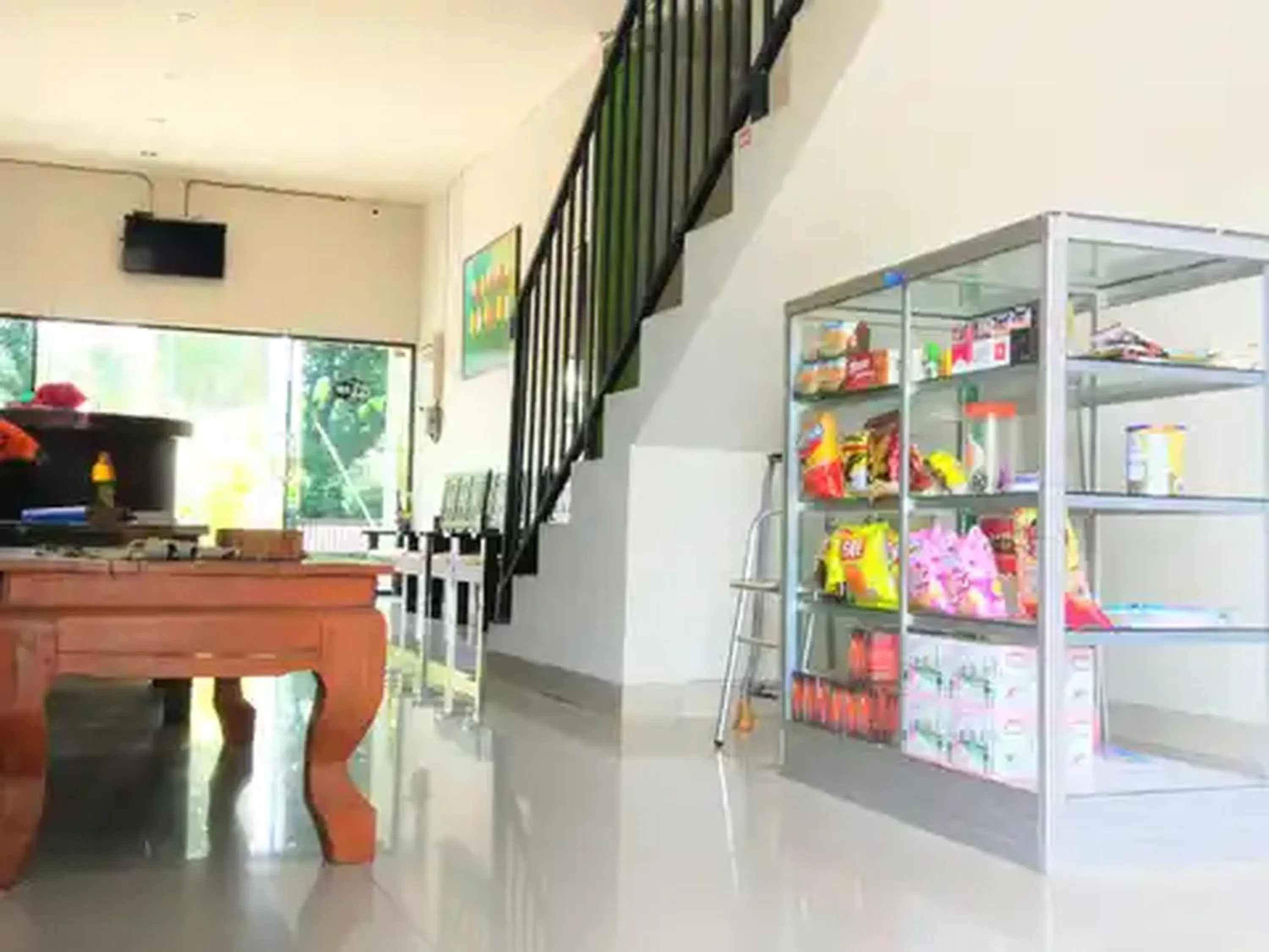 Lobby or reception in RedDoorz at Hotel Nuansa Ngawi