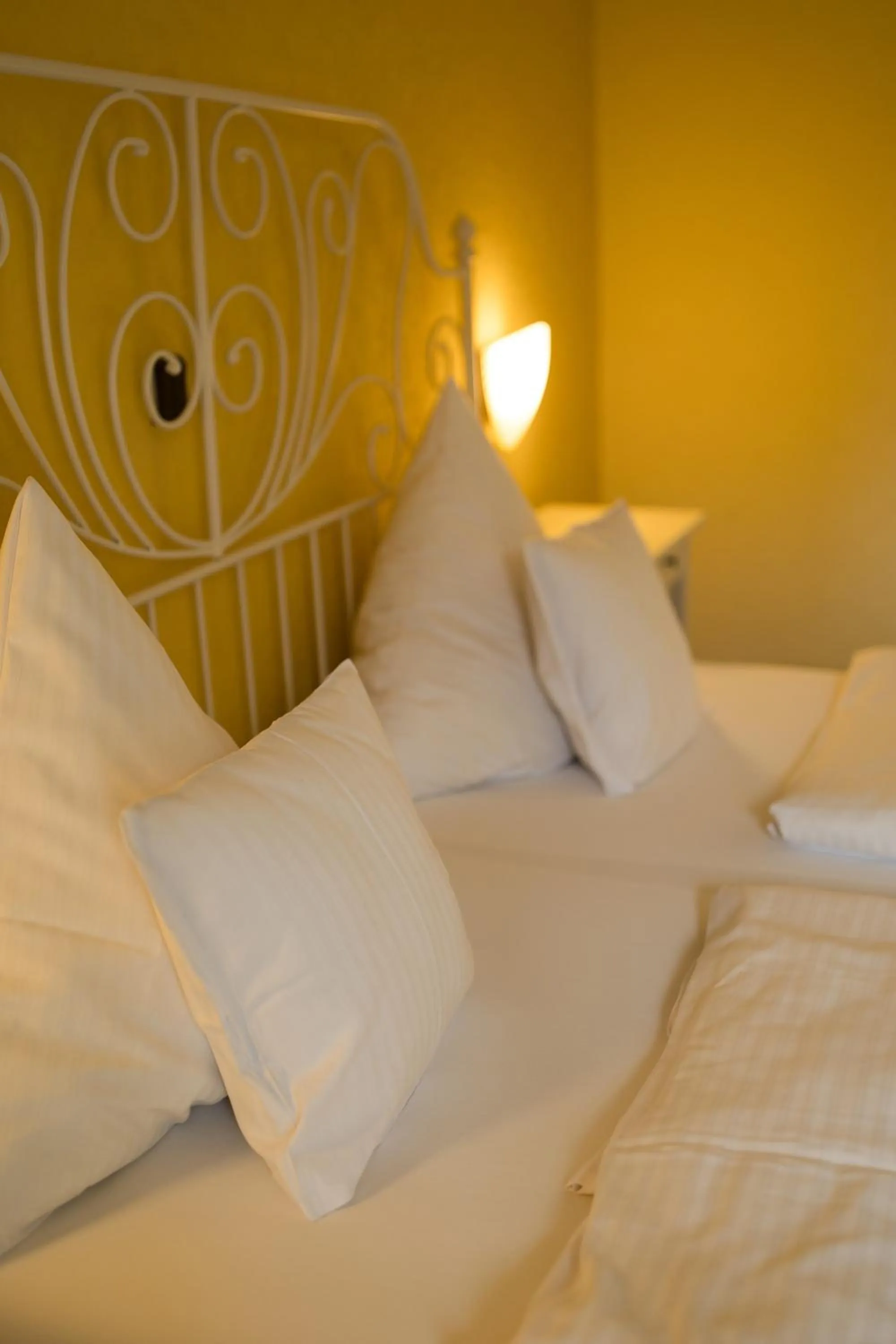 Bed in RATSKELLER Hotel & Restaurant