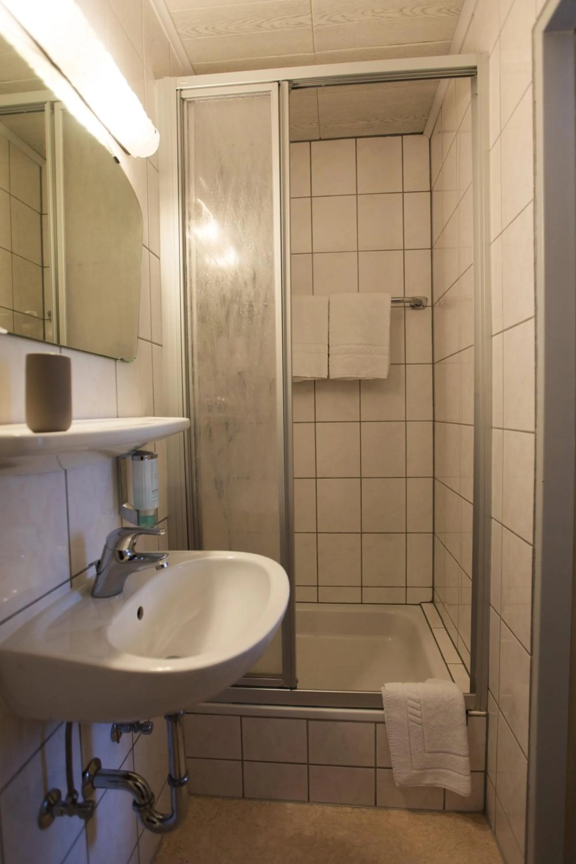 Shower in RATSKELLER Hotel & Restaurant