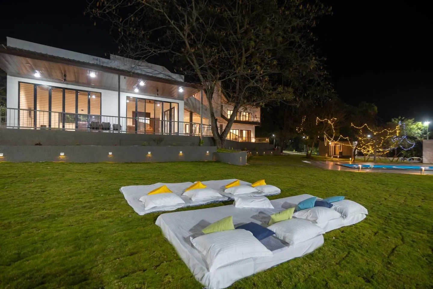 Earth Song by StayVista - Boasting an Open theatre, Games, Spacious lawn, Swimming pool & Conference room