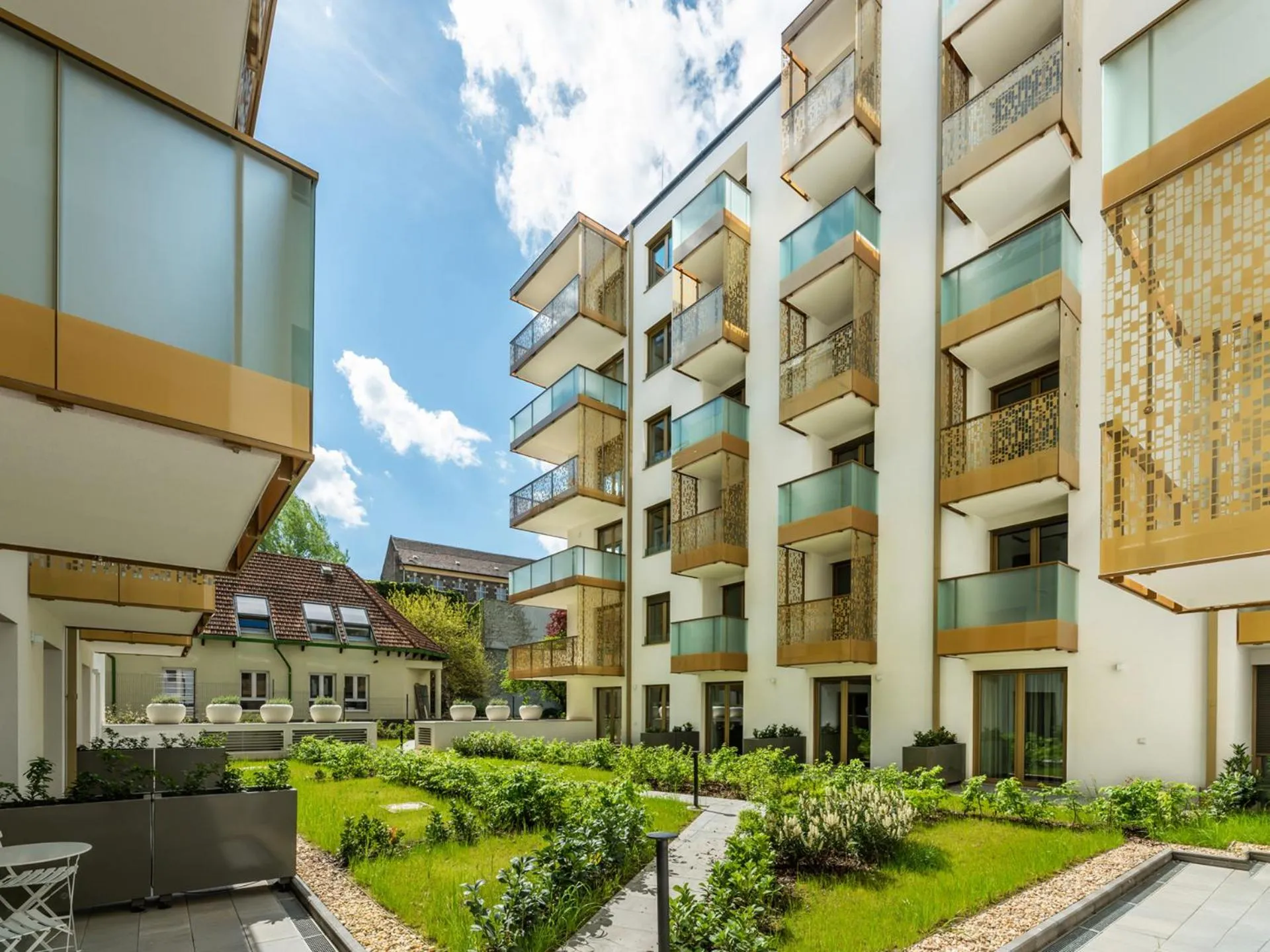 Property building in Vagabond Grand'Or