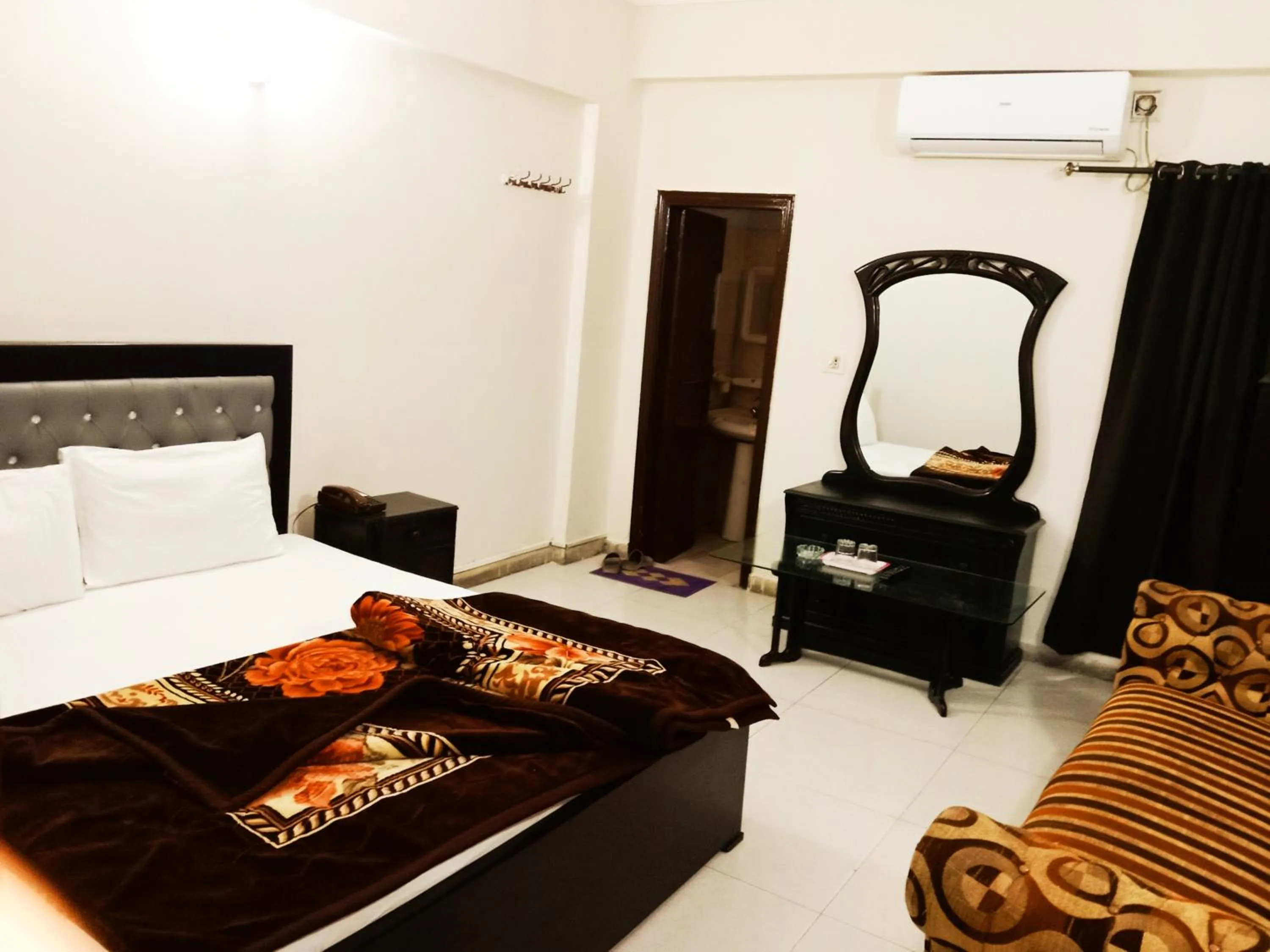 Bed in Hotel Khursheed Palace
