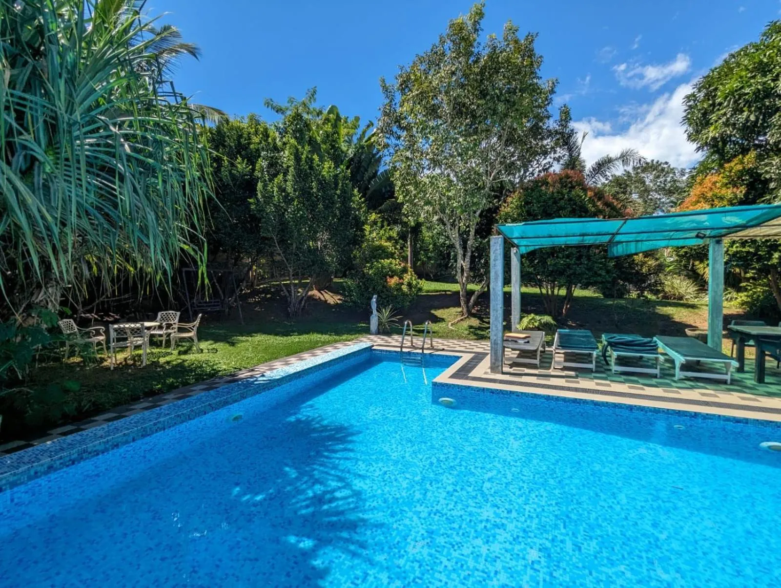 Swimming pool in Green View Villa