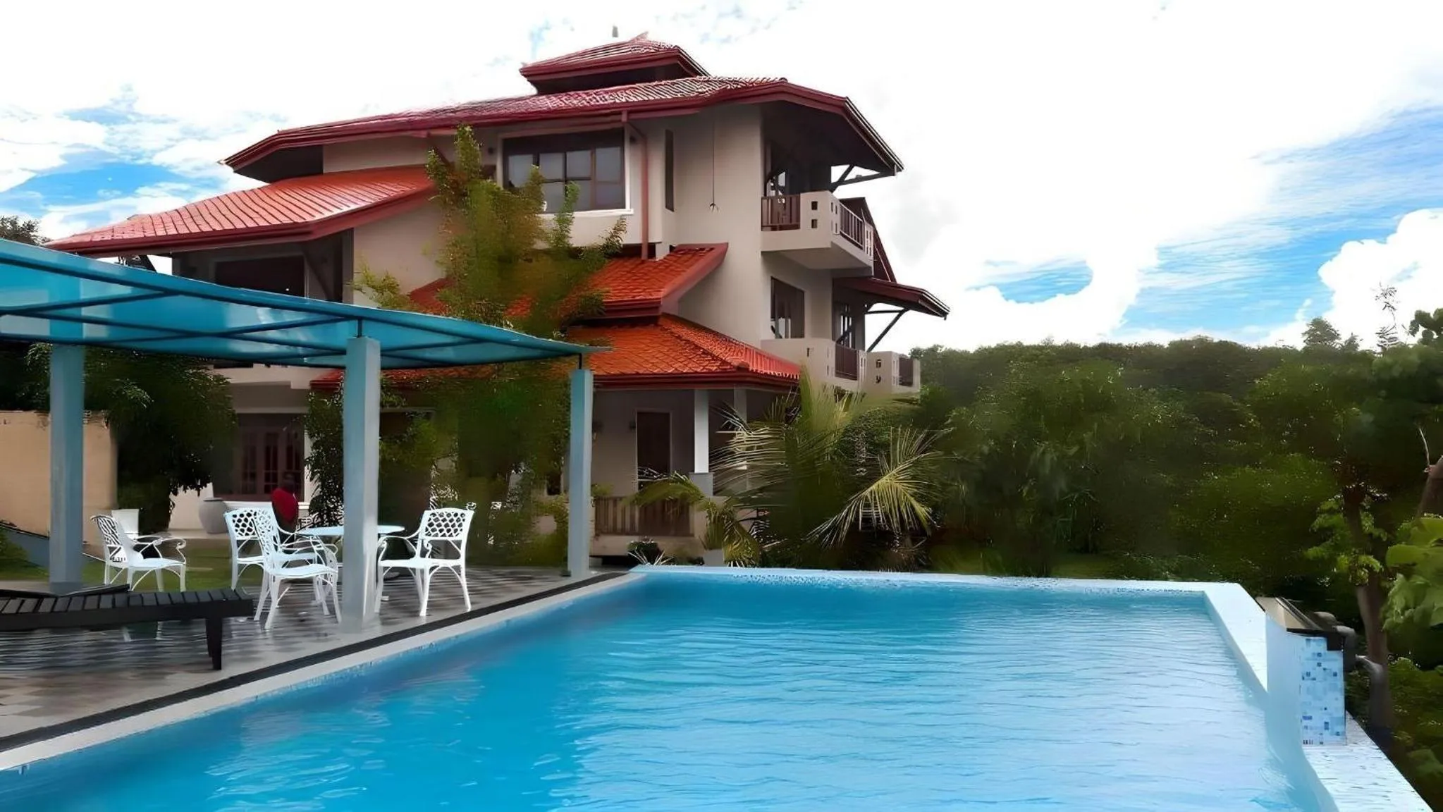Swimming pool in Green View Villa