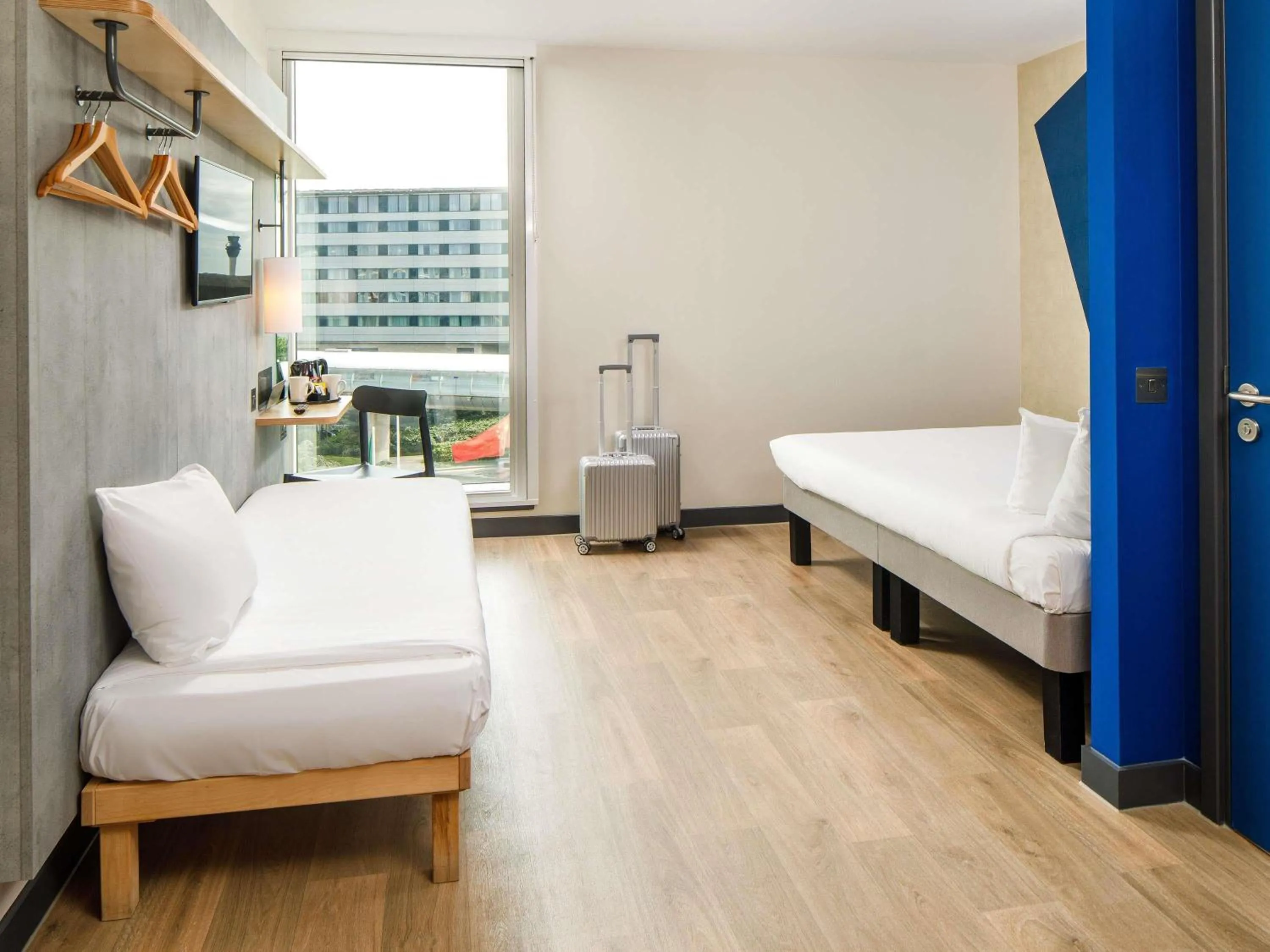 Bedroom, Bed in ibis budget Manchester Airport T2