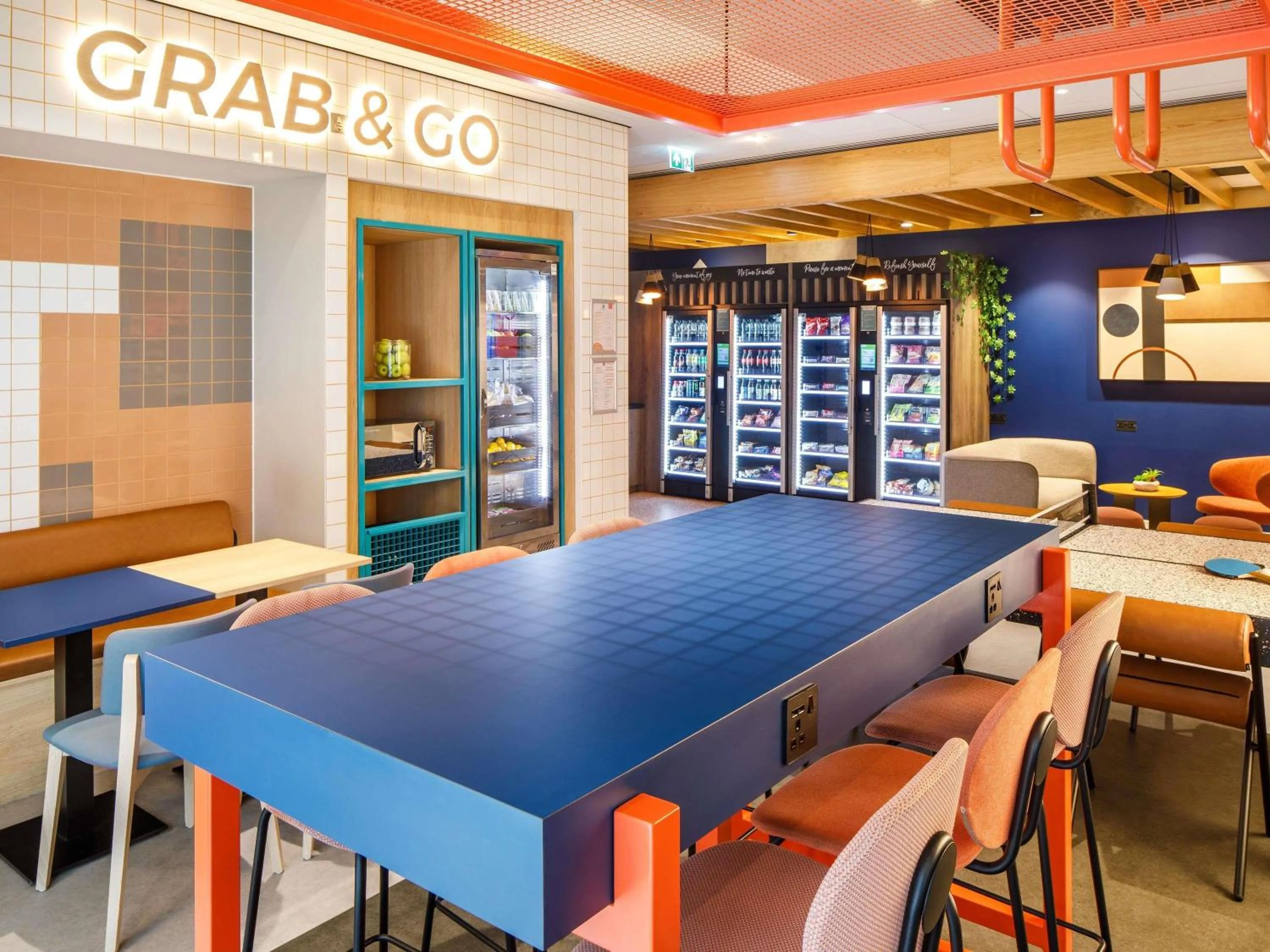 Lounge or bar in ibis budget Manchester Airport T2