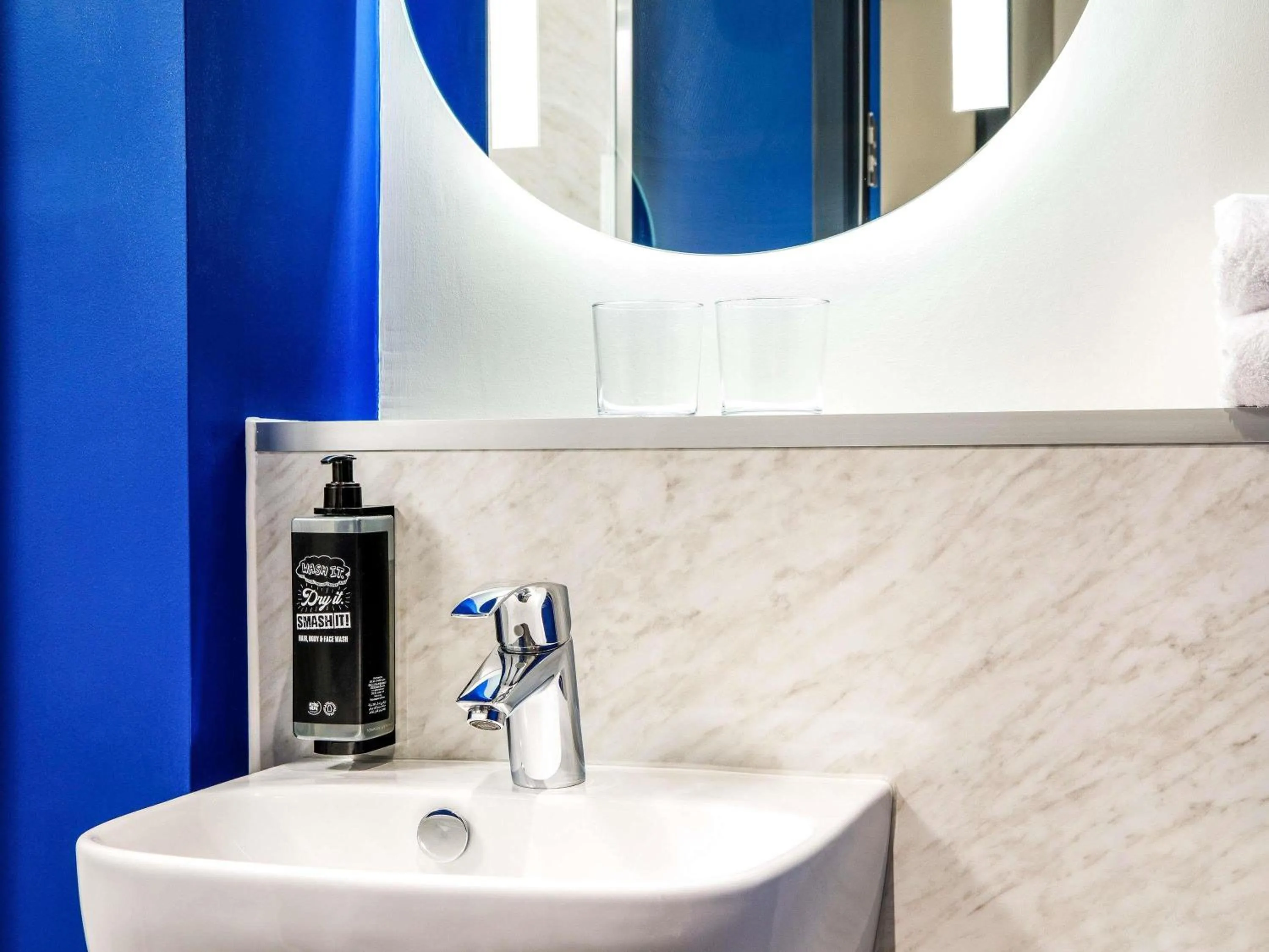 Bedroom in ibis budget Manchester Airport T2