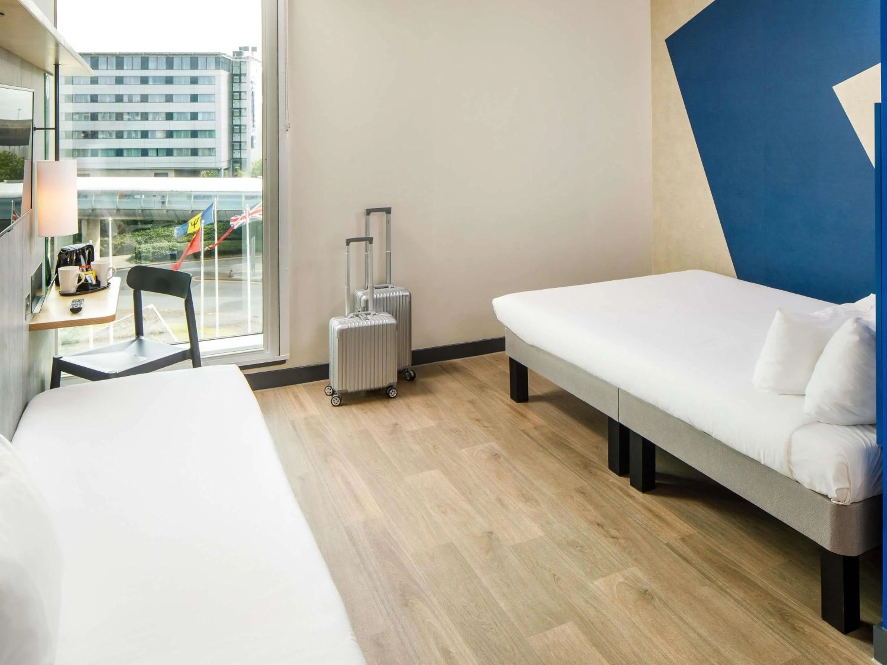 Bedroom, Bed in ibis budget Manchester Airport T2
