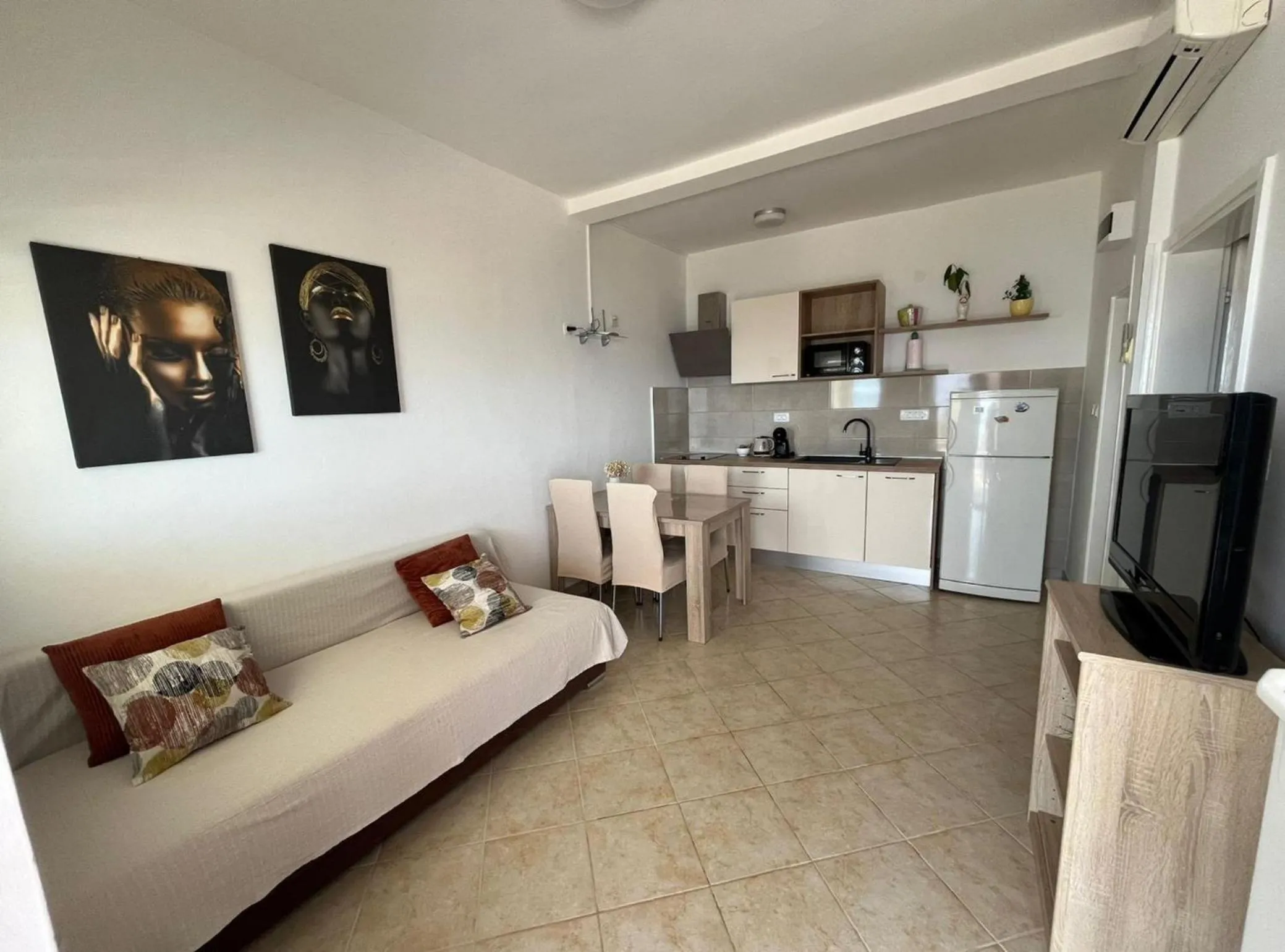 Kitchen or kitchenette in Apartments Dobrila
