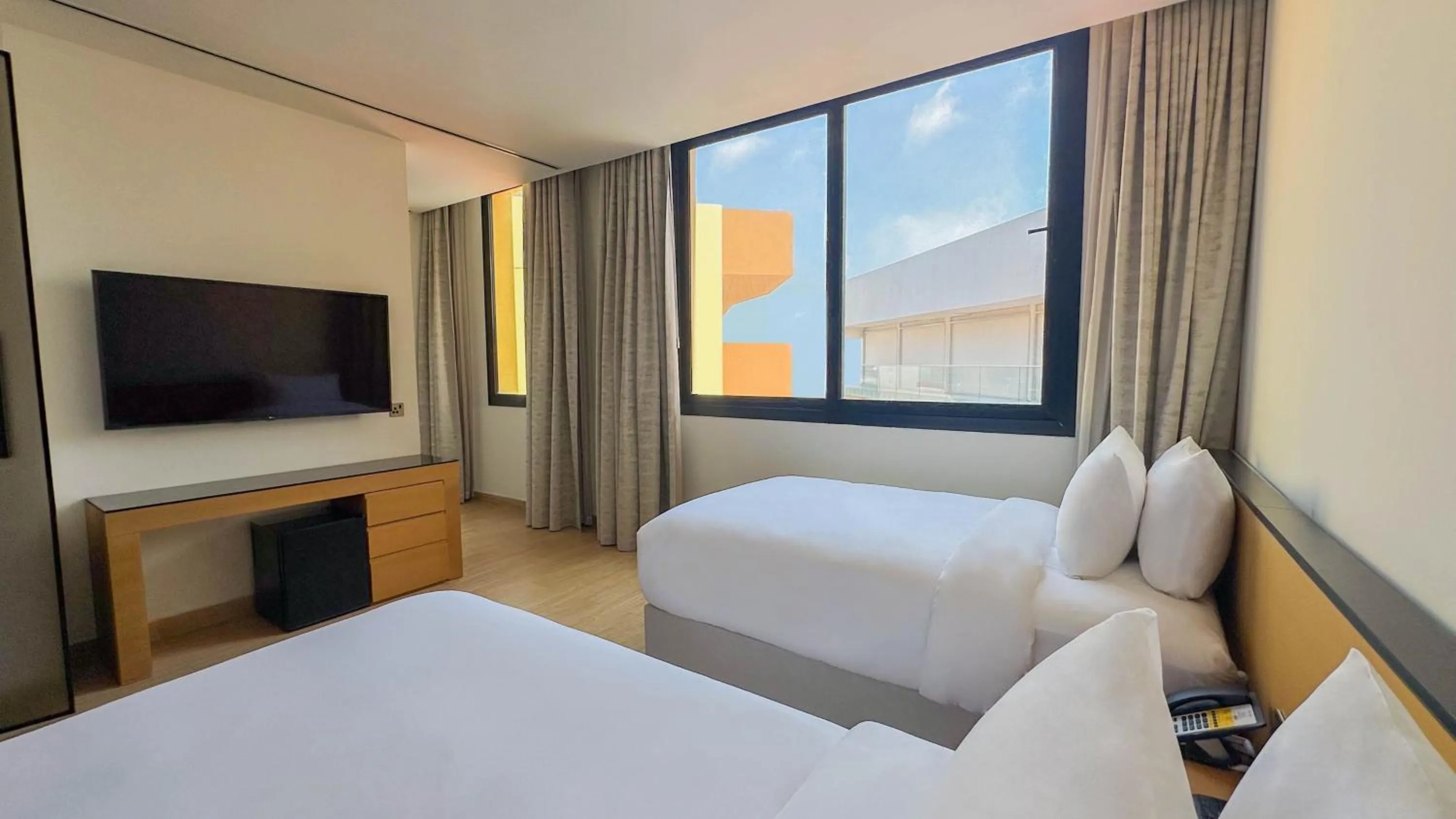 Photo of the whole room, Bed in Voco Dubai Monaco, The Heart of Europe by IHG-Adult only