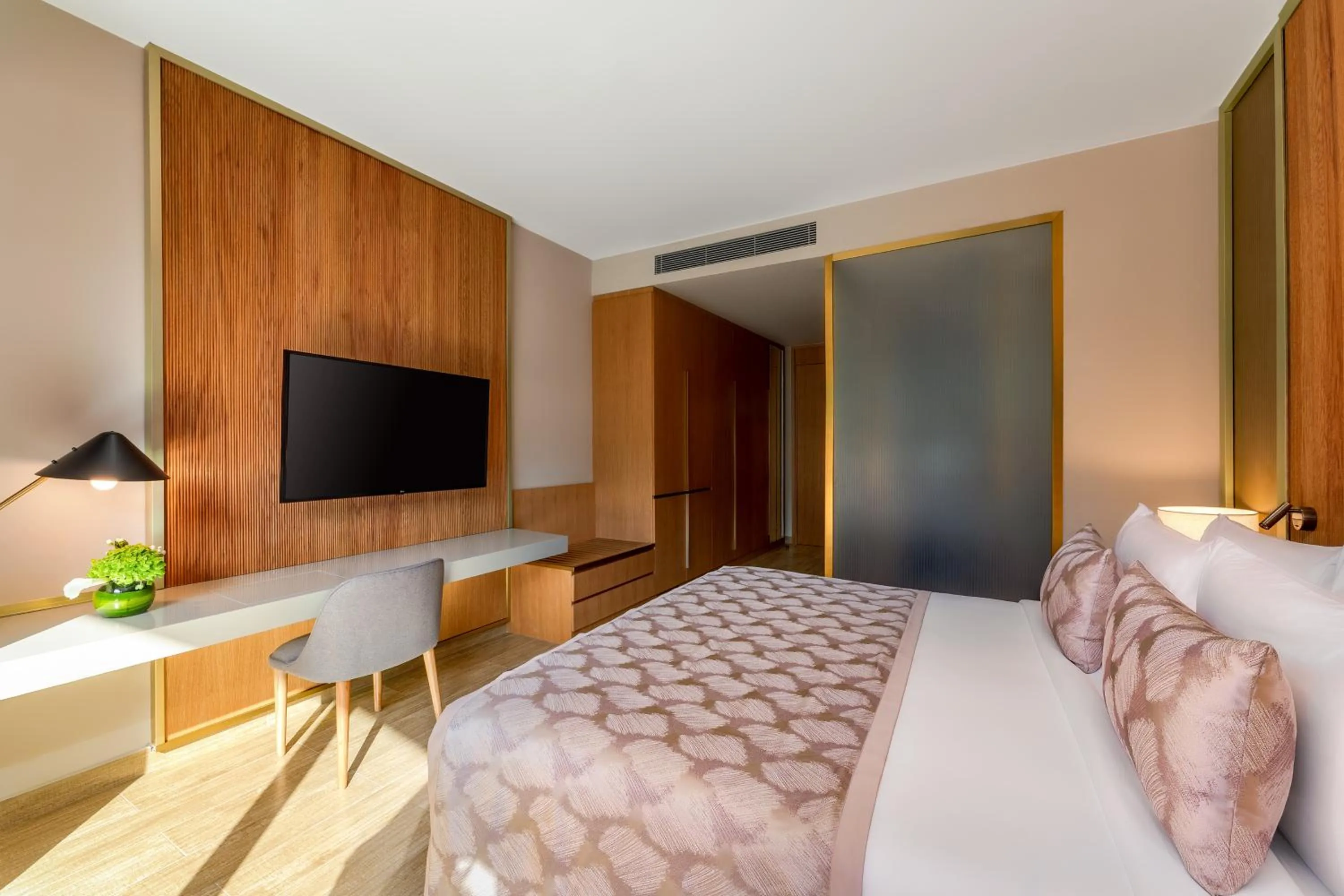 Bedroom, Bed in Voco Dubai Monaco, The Heart of Europe by IHG-Adult only