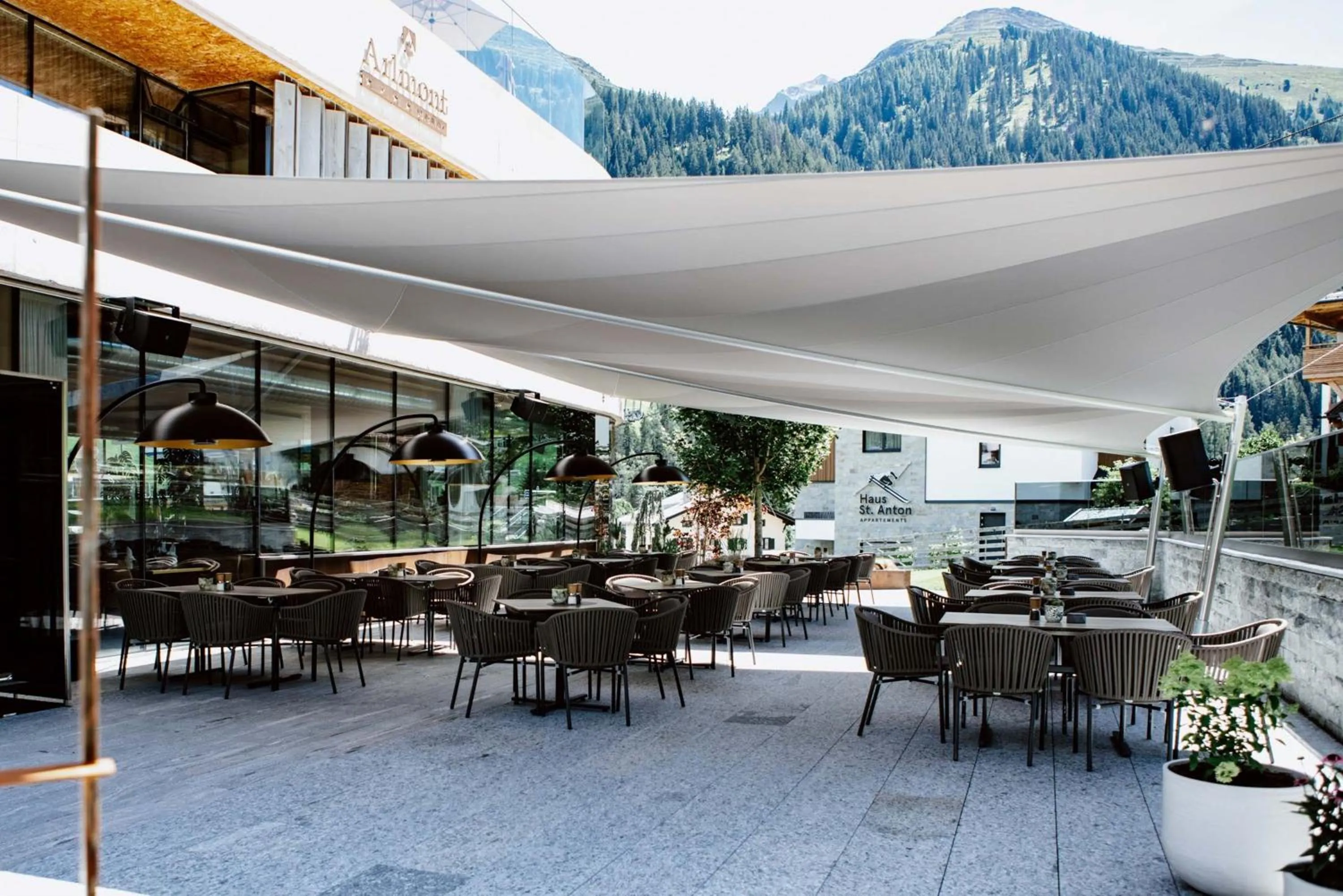 Restaurant/places to eat in Hotel Arlmont 4 Stern Superior