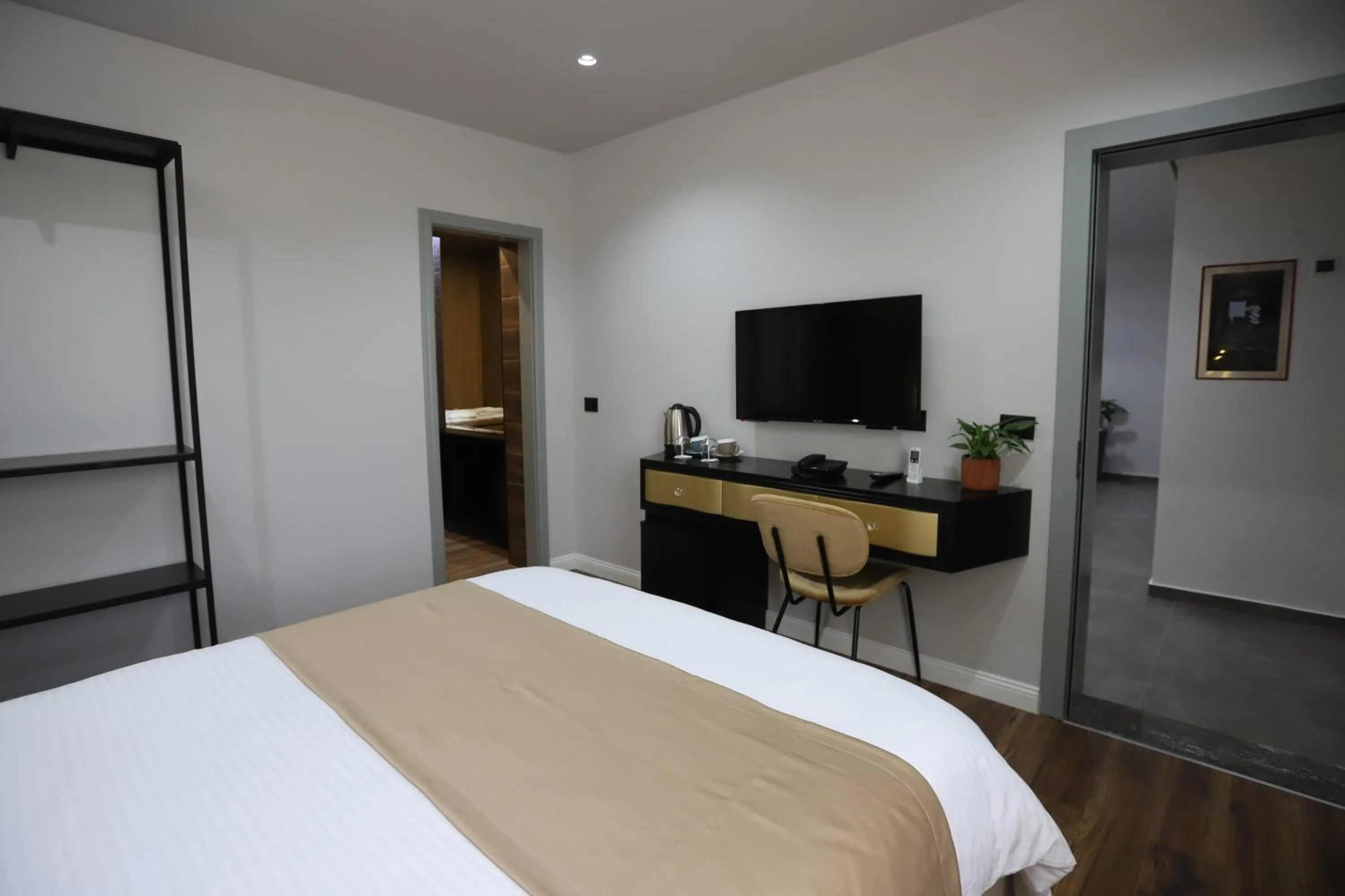 Communal lounge/ TV room in Imperator Hotel