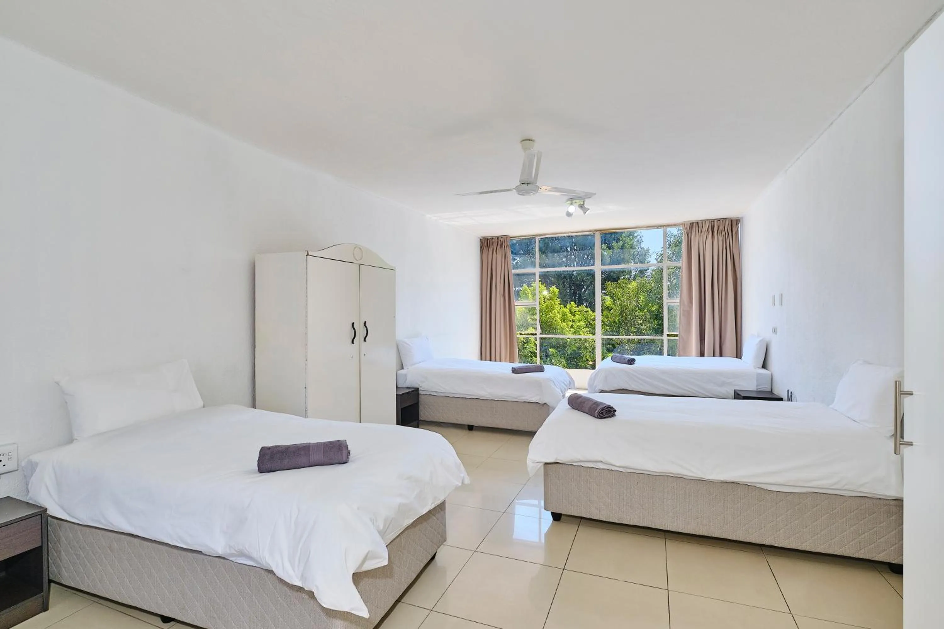 Bed in Inn & Out Sandton Park