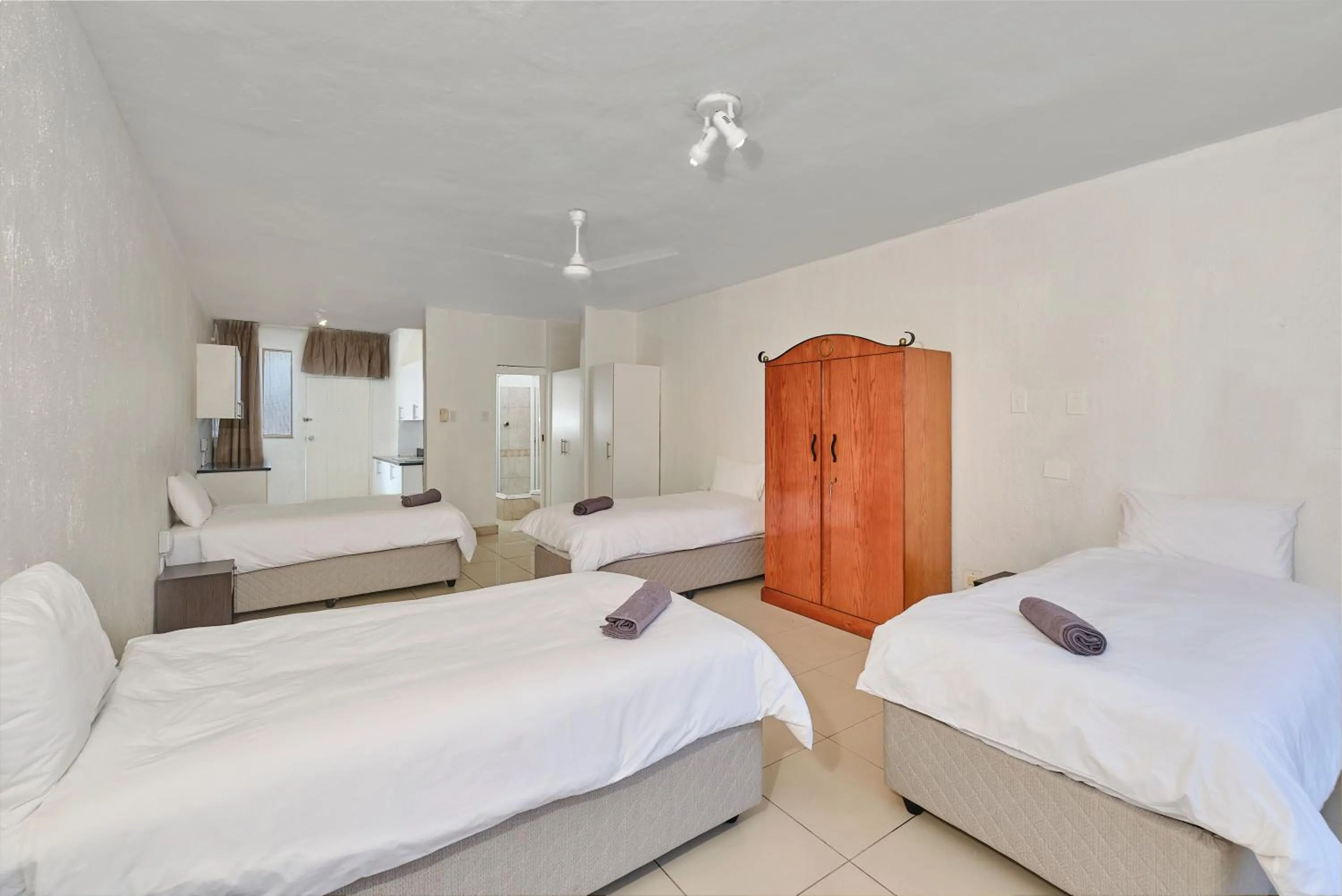 Bed in Inn & Out Sandton Park