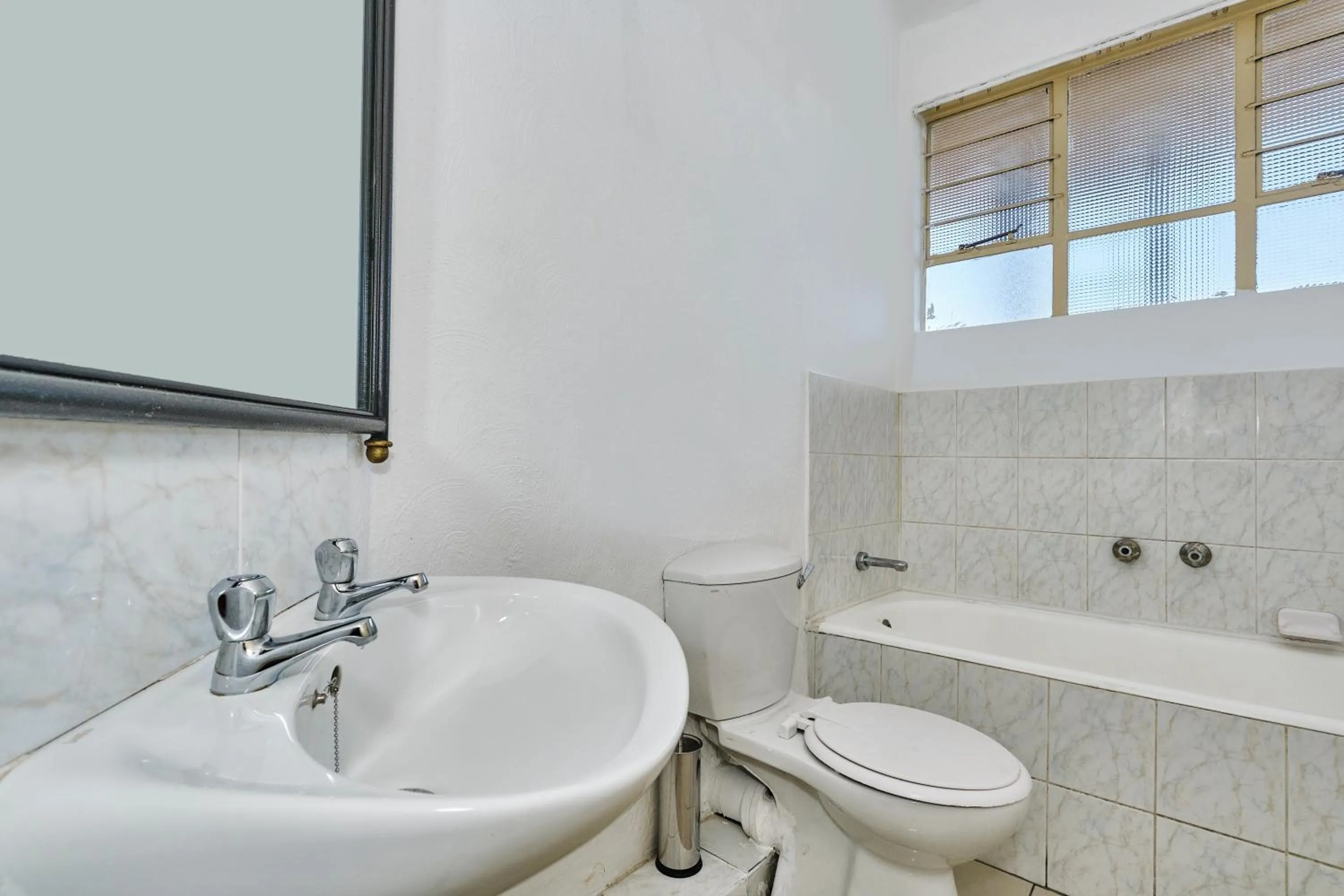 Bathroom in Inn & Out Sandton Park