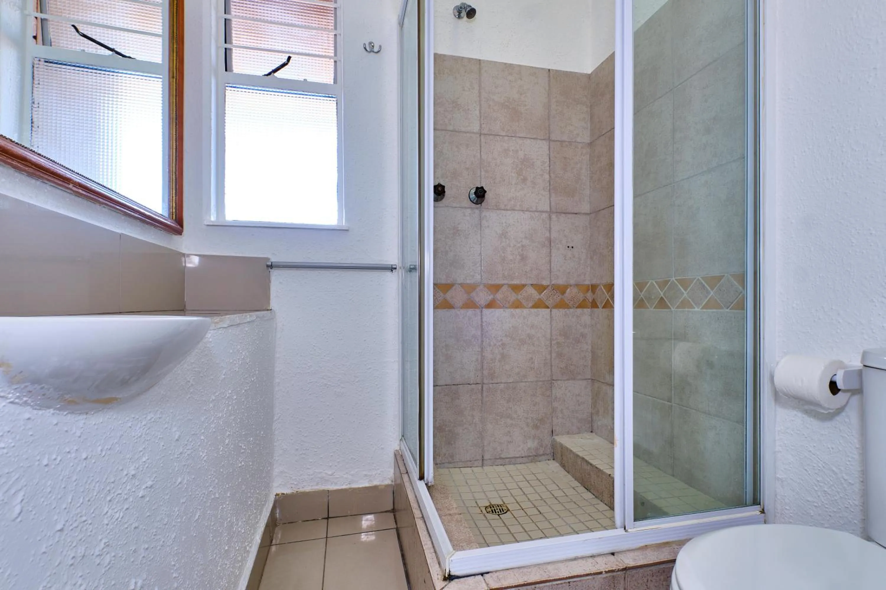 Bathroom in Inn & Out Sandton Park