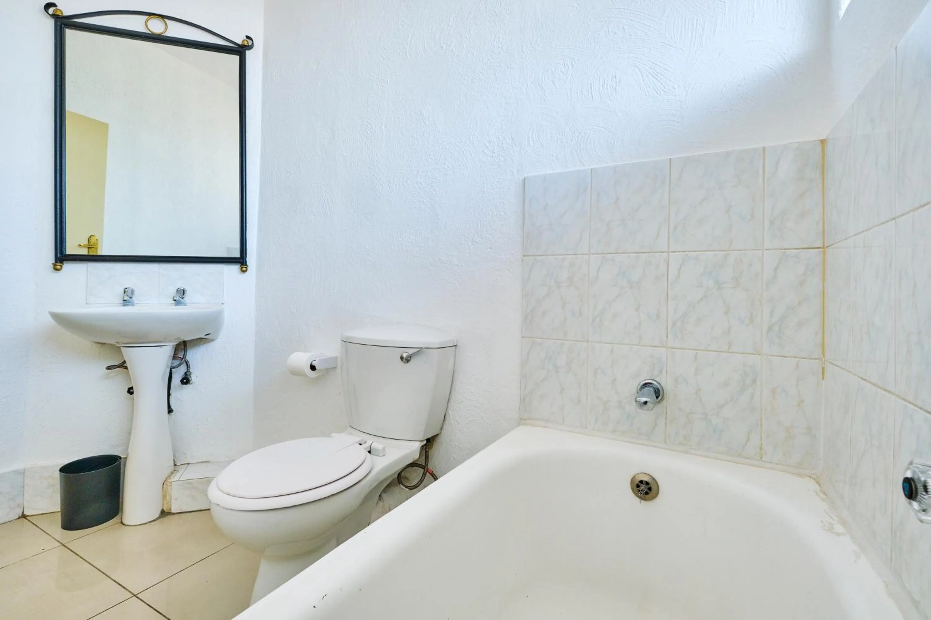 Toilet in Inn & Out Sandton Park