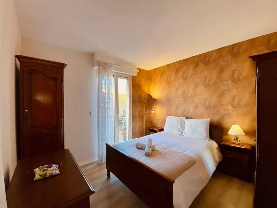 ''Georgio'' Grand appartement traversant avec vue canal et parking