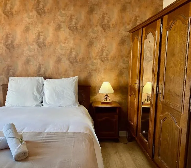 ''Georgio'' Grand appartement traversant avec vue canal et parking