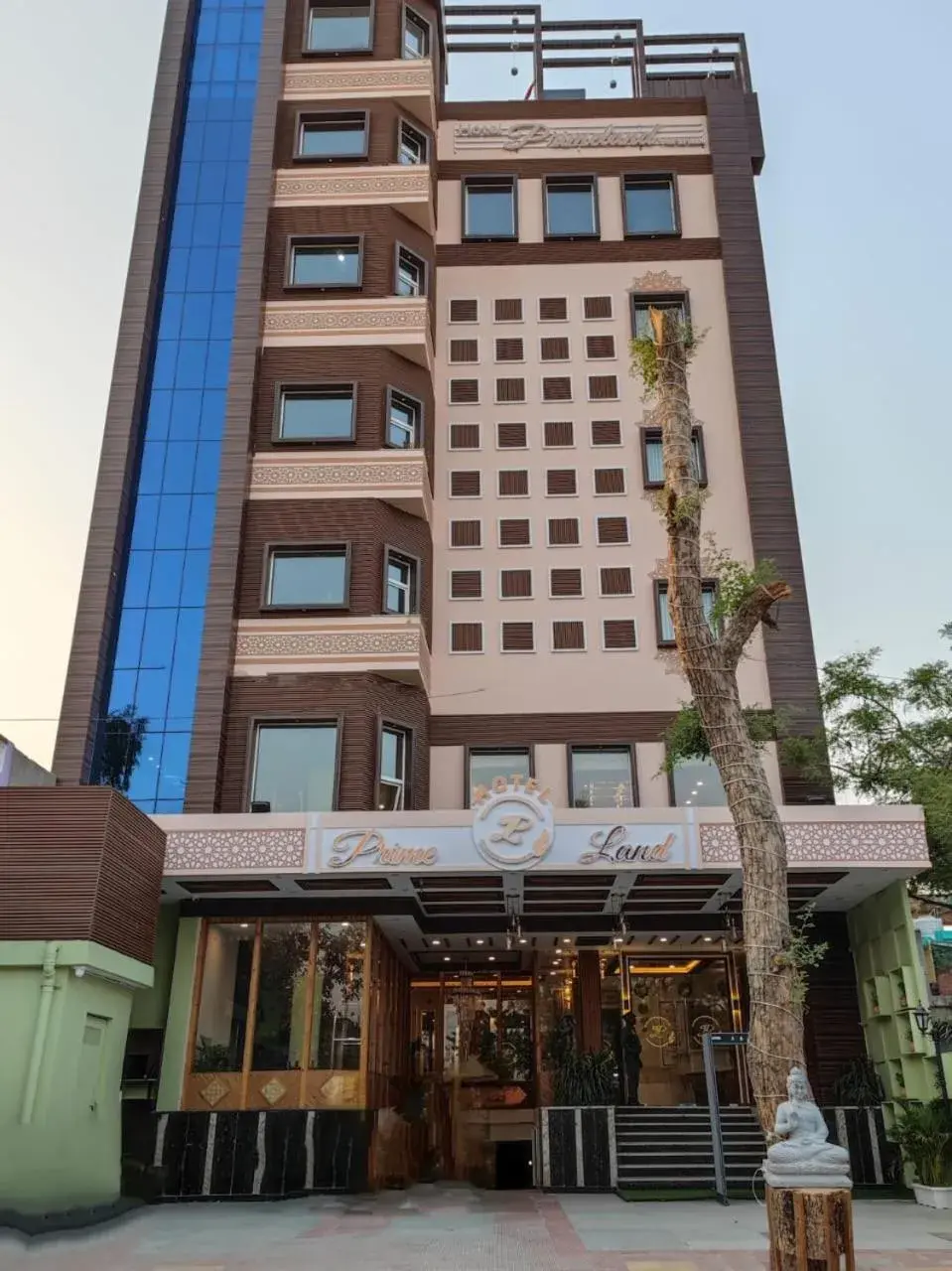 Property building in PRIME LAND Property building in PRIME LAND